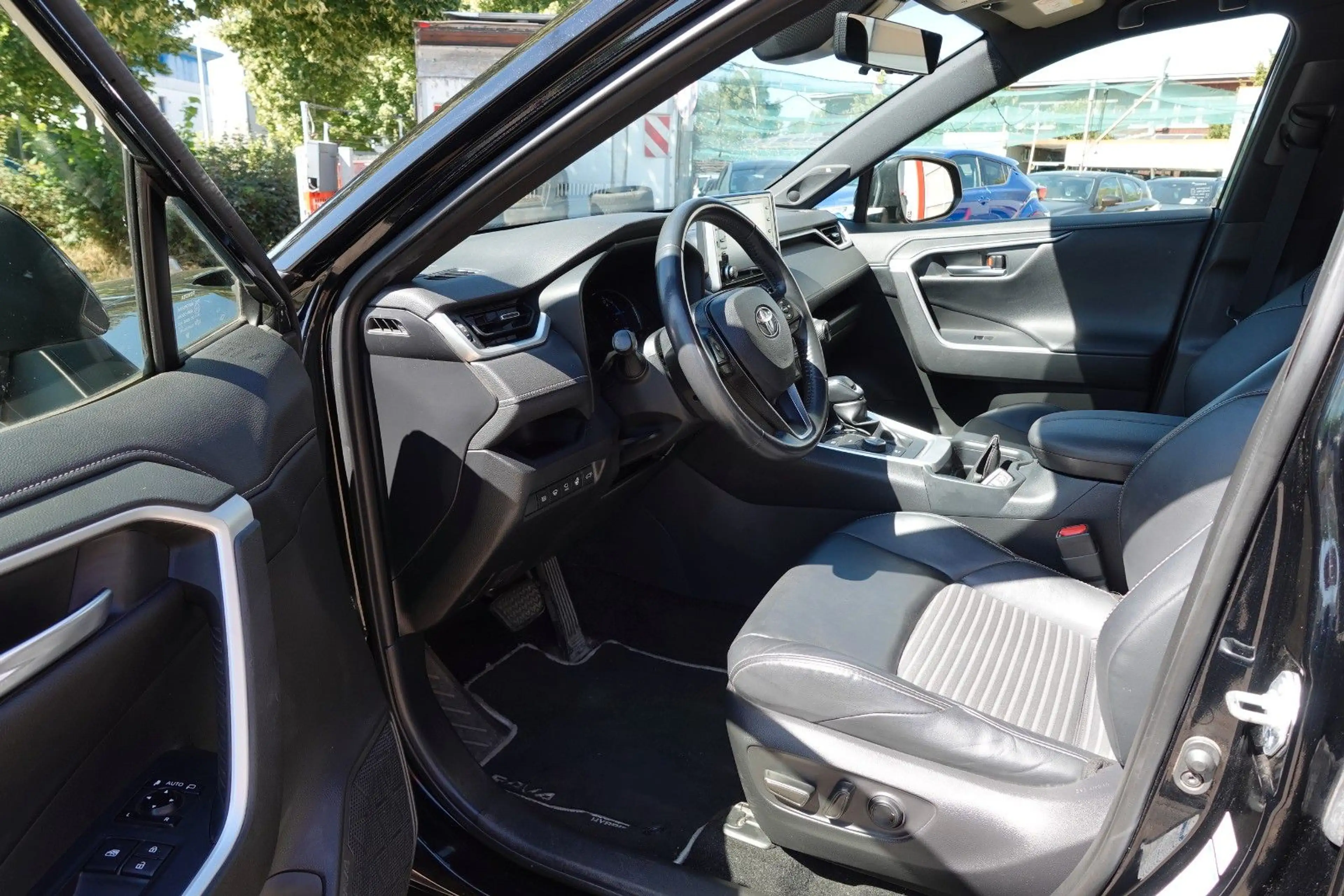 Toyota RAV 4 2.5 Hybrid Black Edition Allrad 3J Garanti — photo 5