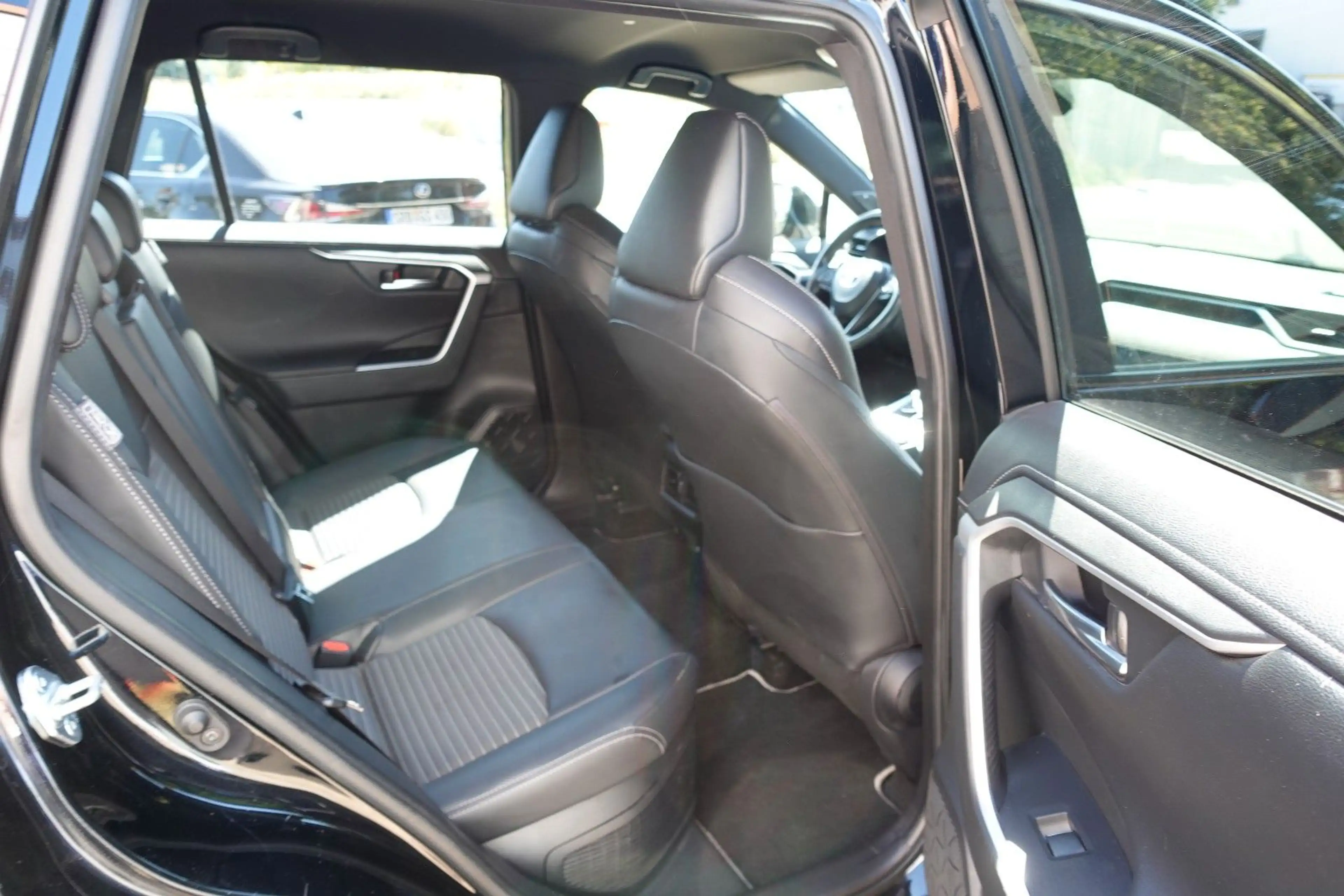 Toyota RAV 4 2.5 Hybrid Black Edition Allrad 3J Garanti — photo 8