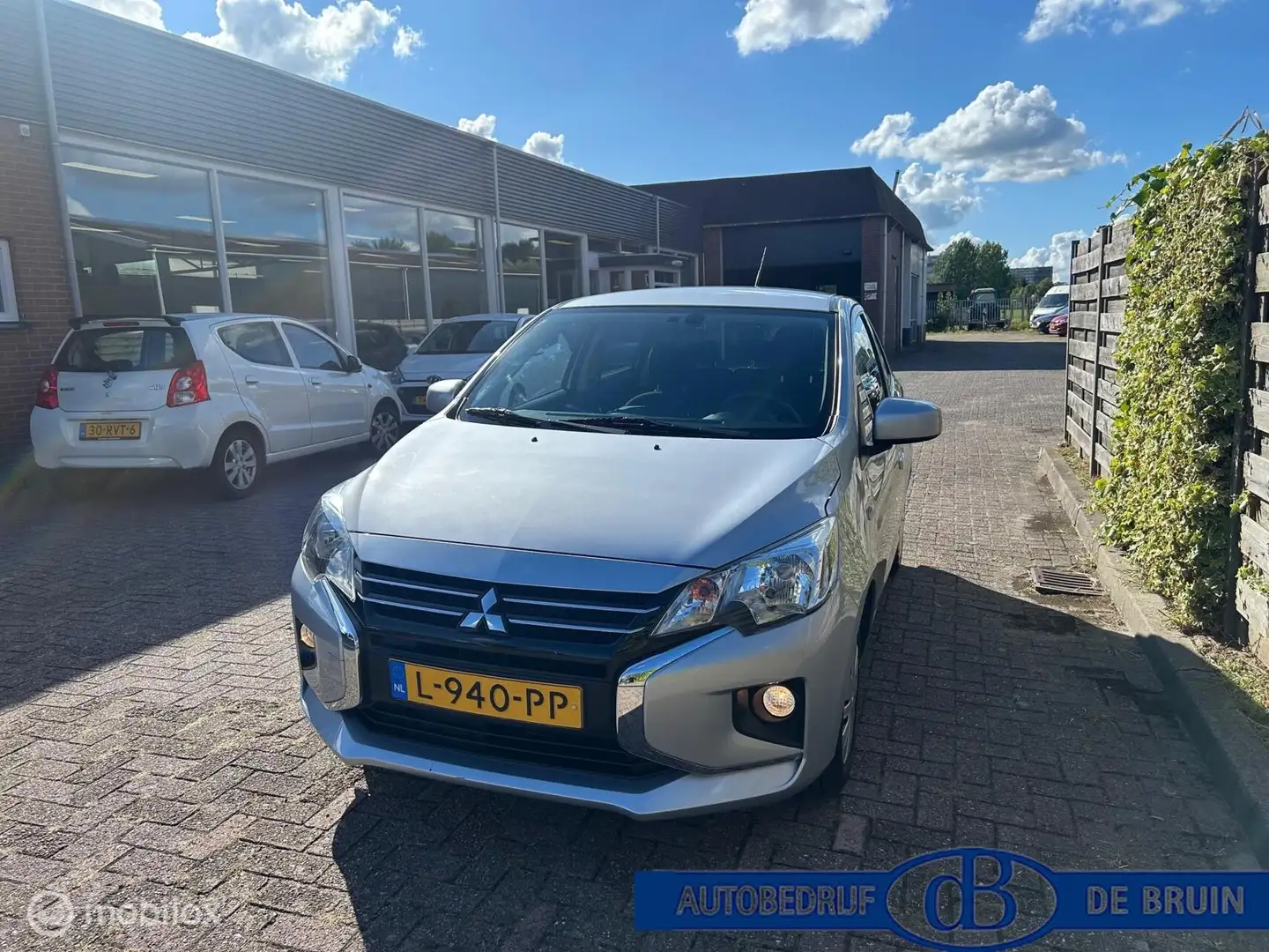 Mitsubishi Space Star 1.2 Cool+ Apple CarPlay Grijs - 2