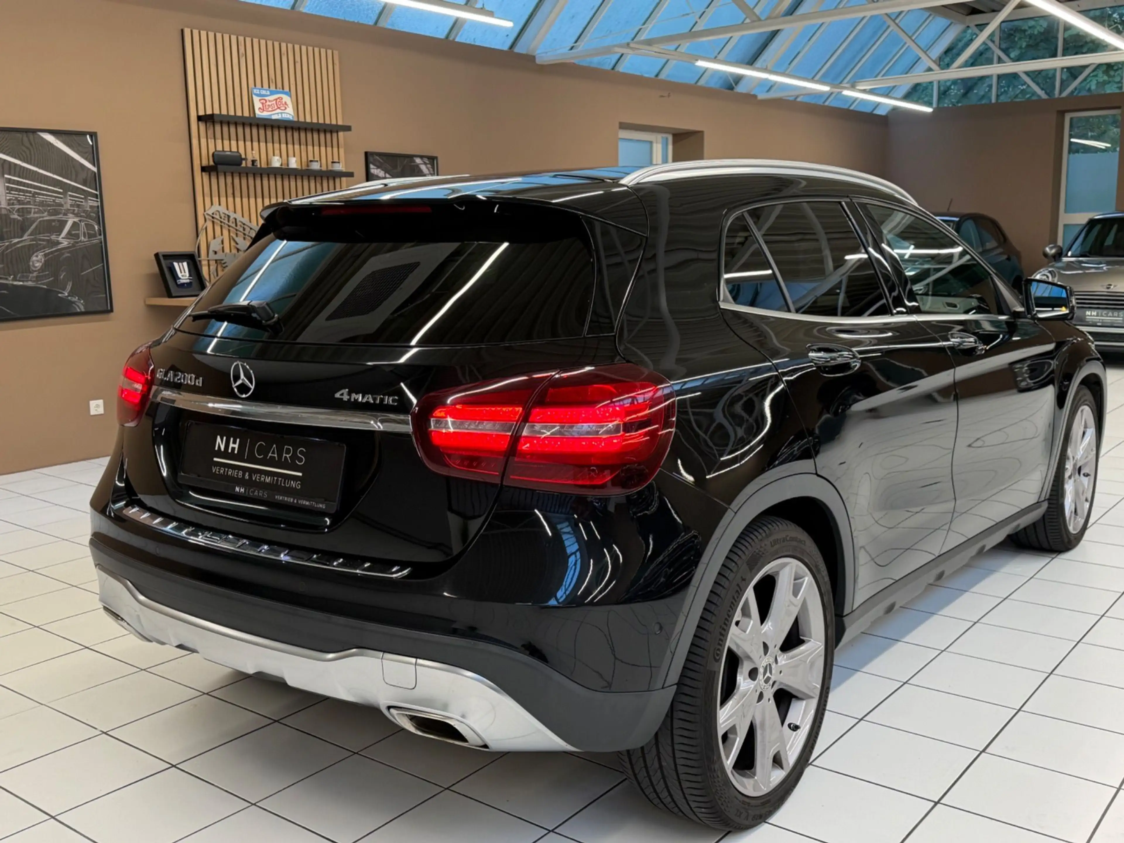 Mercedes-Benz GLA 200 d Urban 4Matic — photo 4