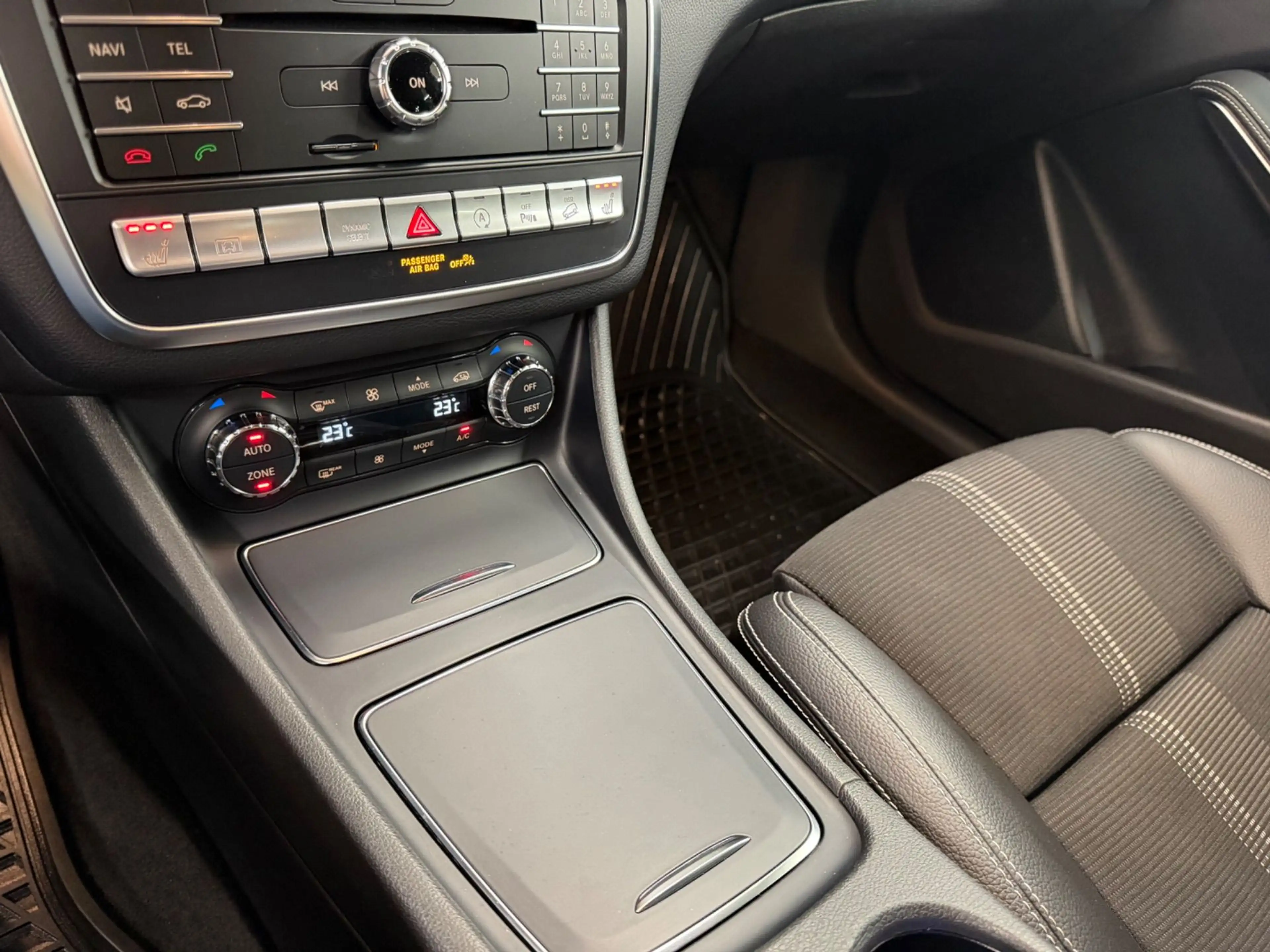 Mercedes-Benz GLA 200 d Urban 4Matic — photo 15