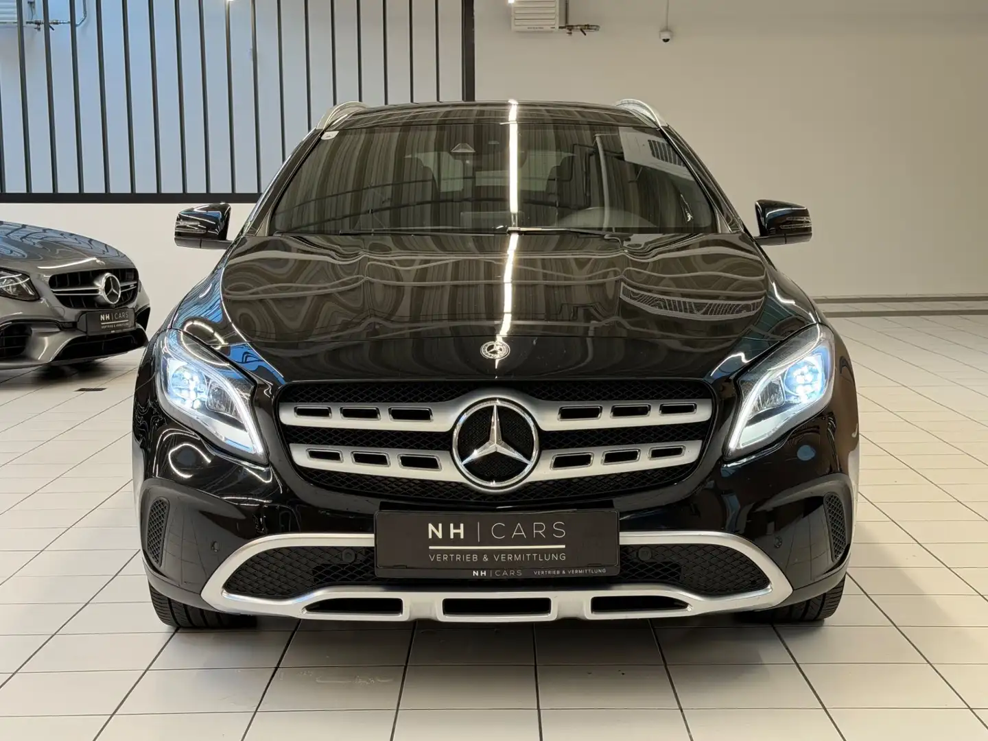 Mercedes-Benz GLA 200 d Urban 4Matic Schwarz - 2