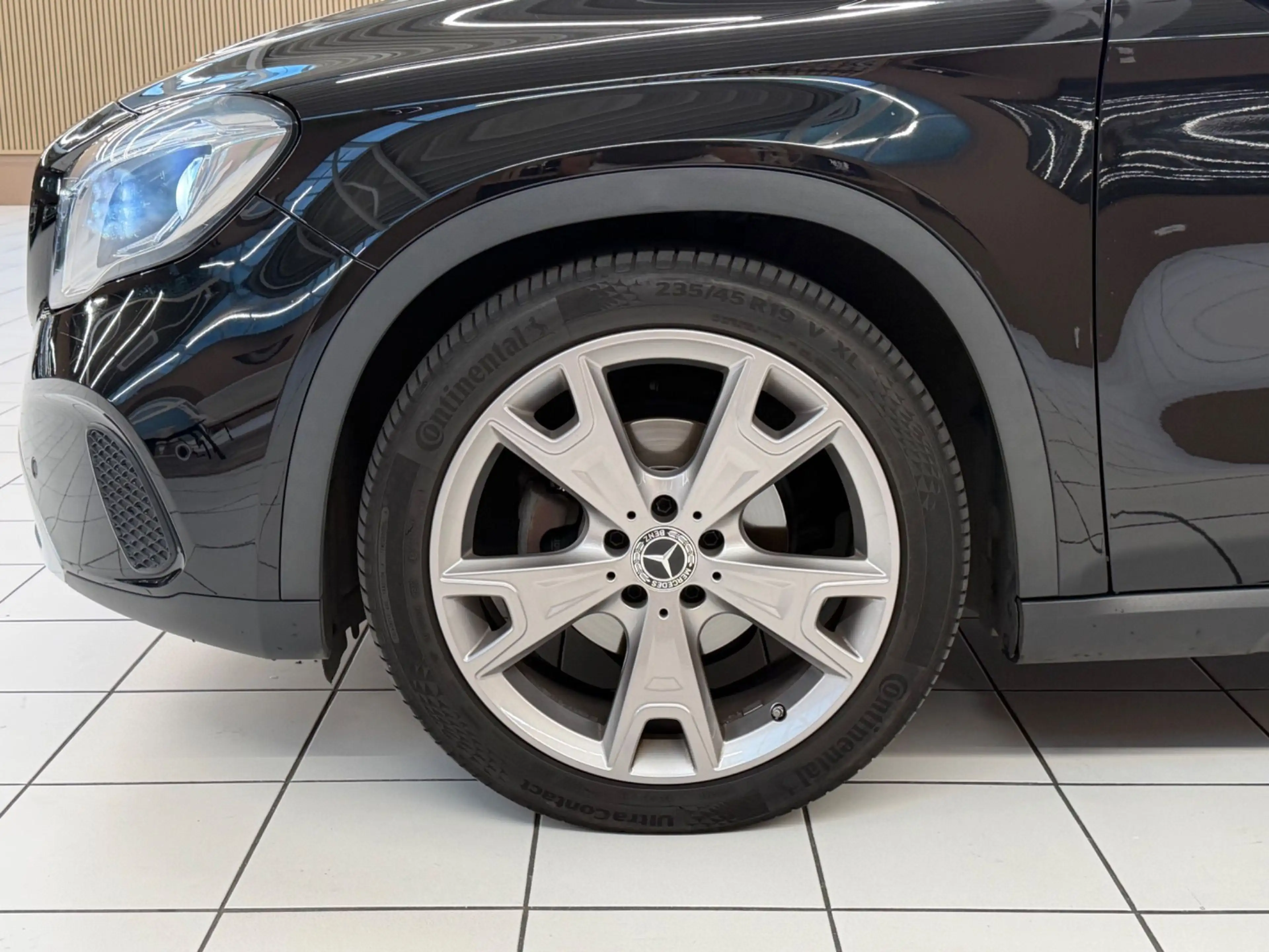 Mercedes-Benz GLA 200 d Urban 4Matic — photo 9