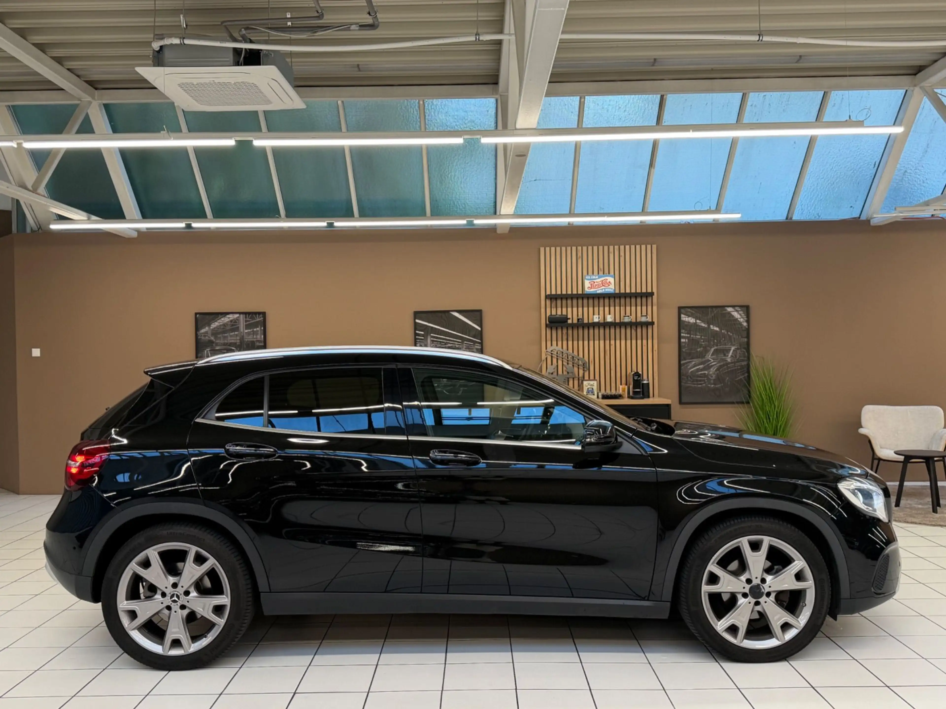 Mercedes-Benz GLA 200 d Urban 4Matic — photo 8