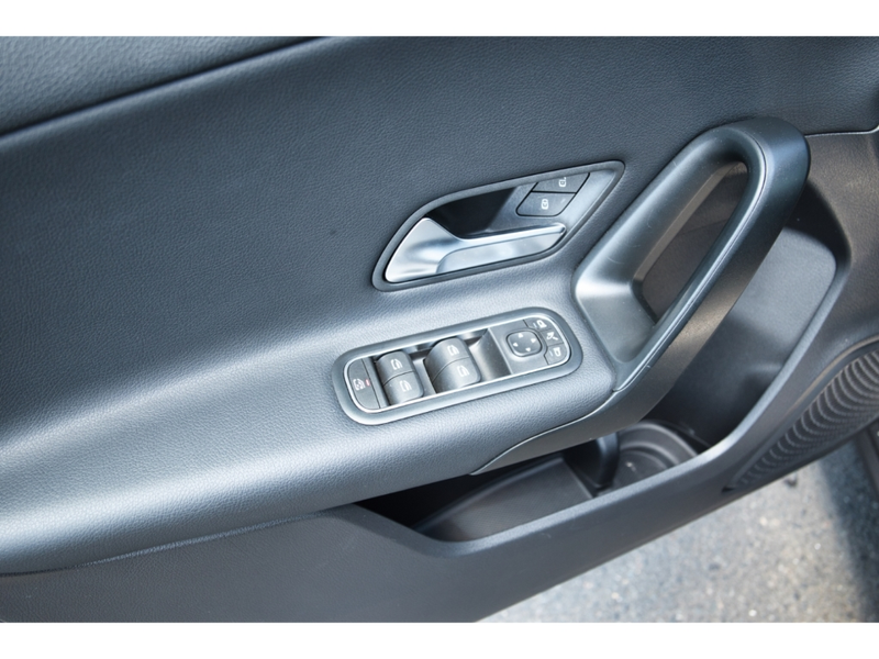 Mercedes-Benz A 180 d Navi Digitales Cockpit LED SHz DAB Tempo — photo 13