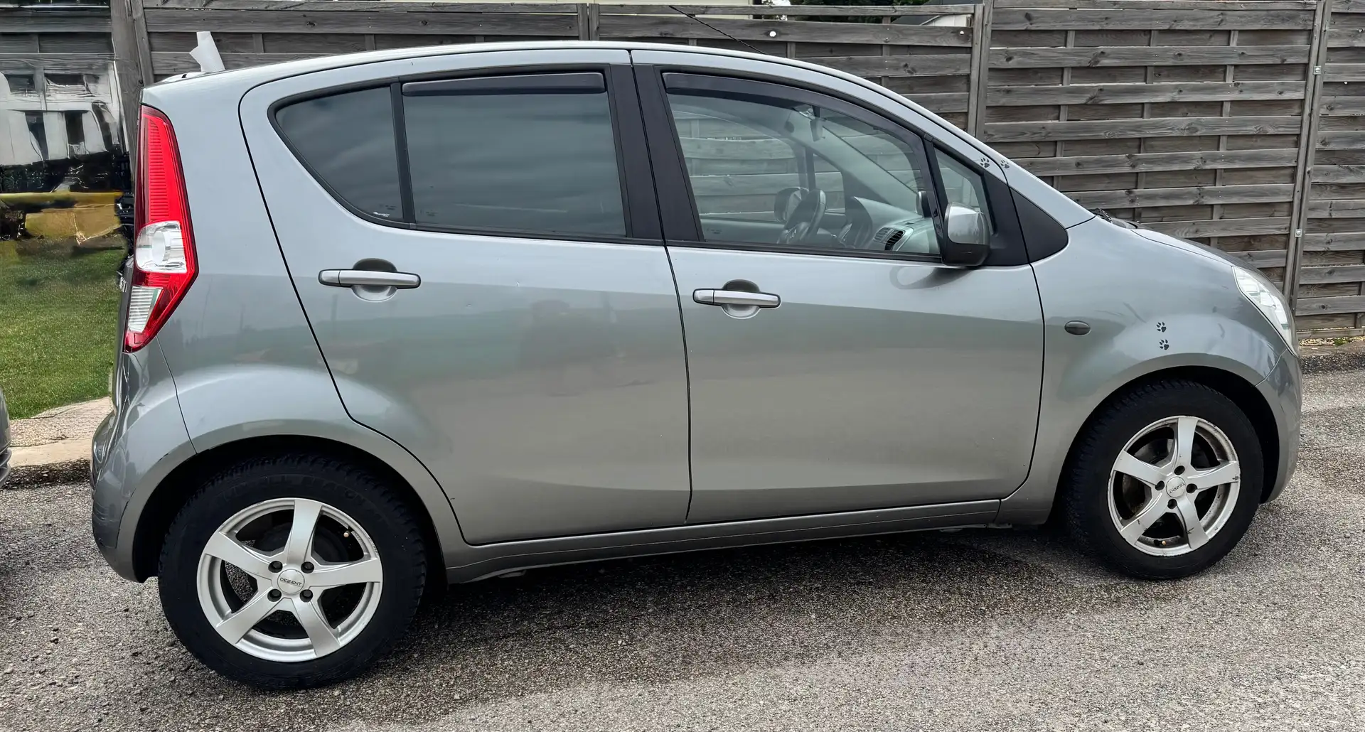 Suzuki Splash Splash 1,0 Cool Grau - 2