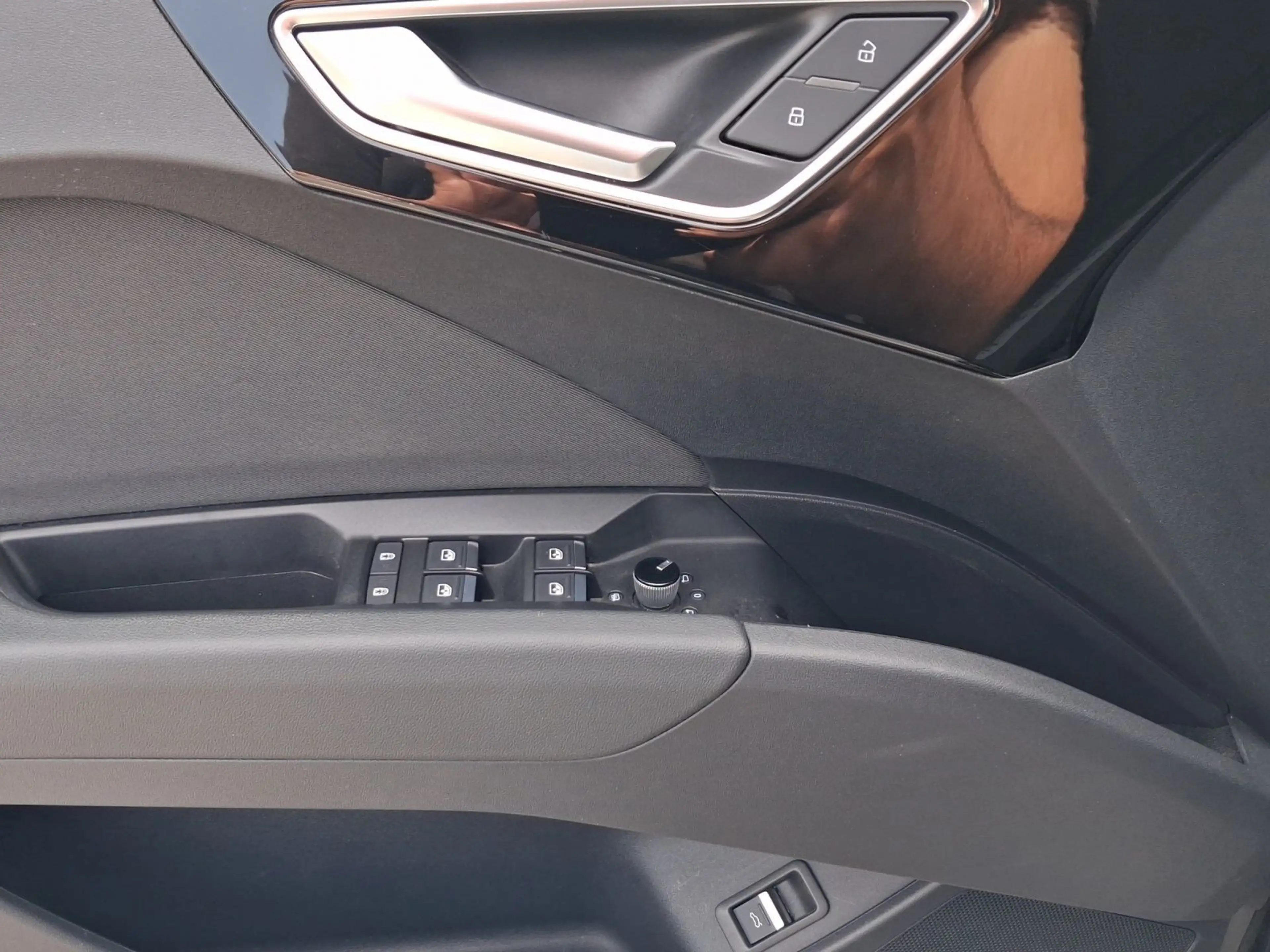Audi Q4 e-tron Sportback 35 OPS DAB+ KLIMA LM19 — photo 8