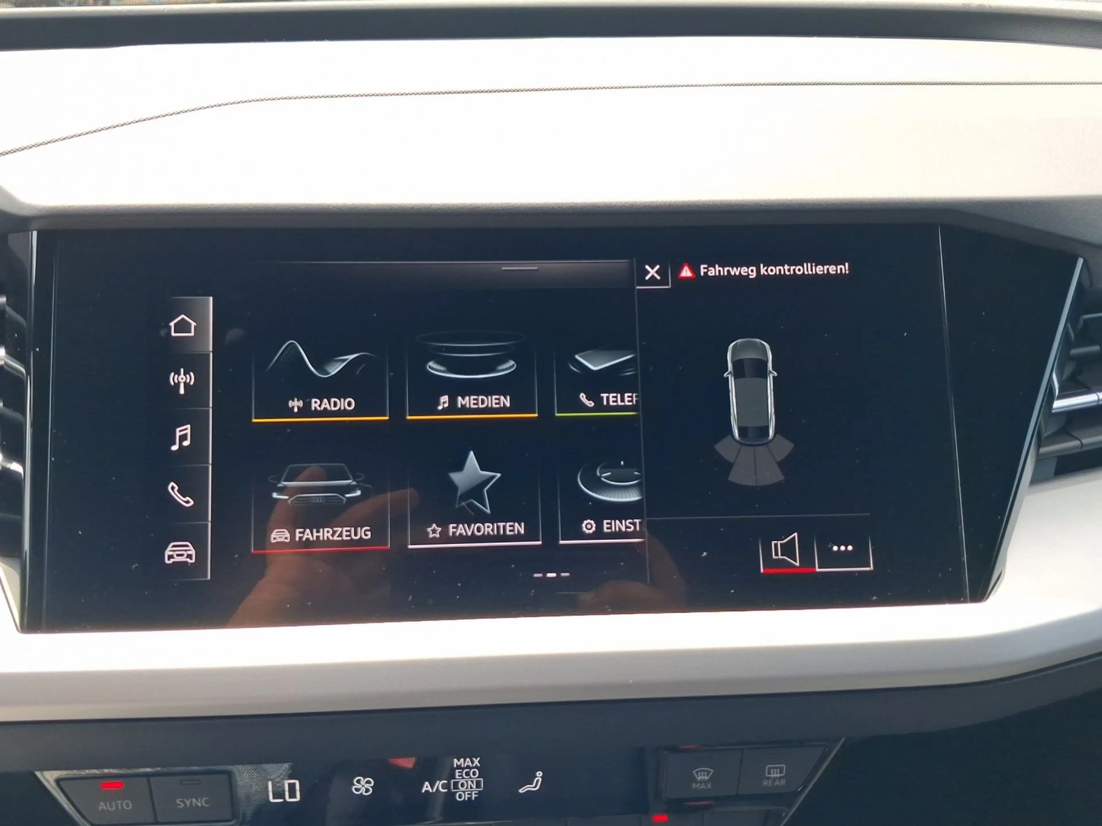 Audi Q4 e-tron Sportback 35 OPS DAB+ KLIMA LM19 — photo 12