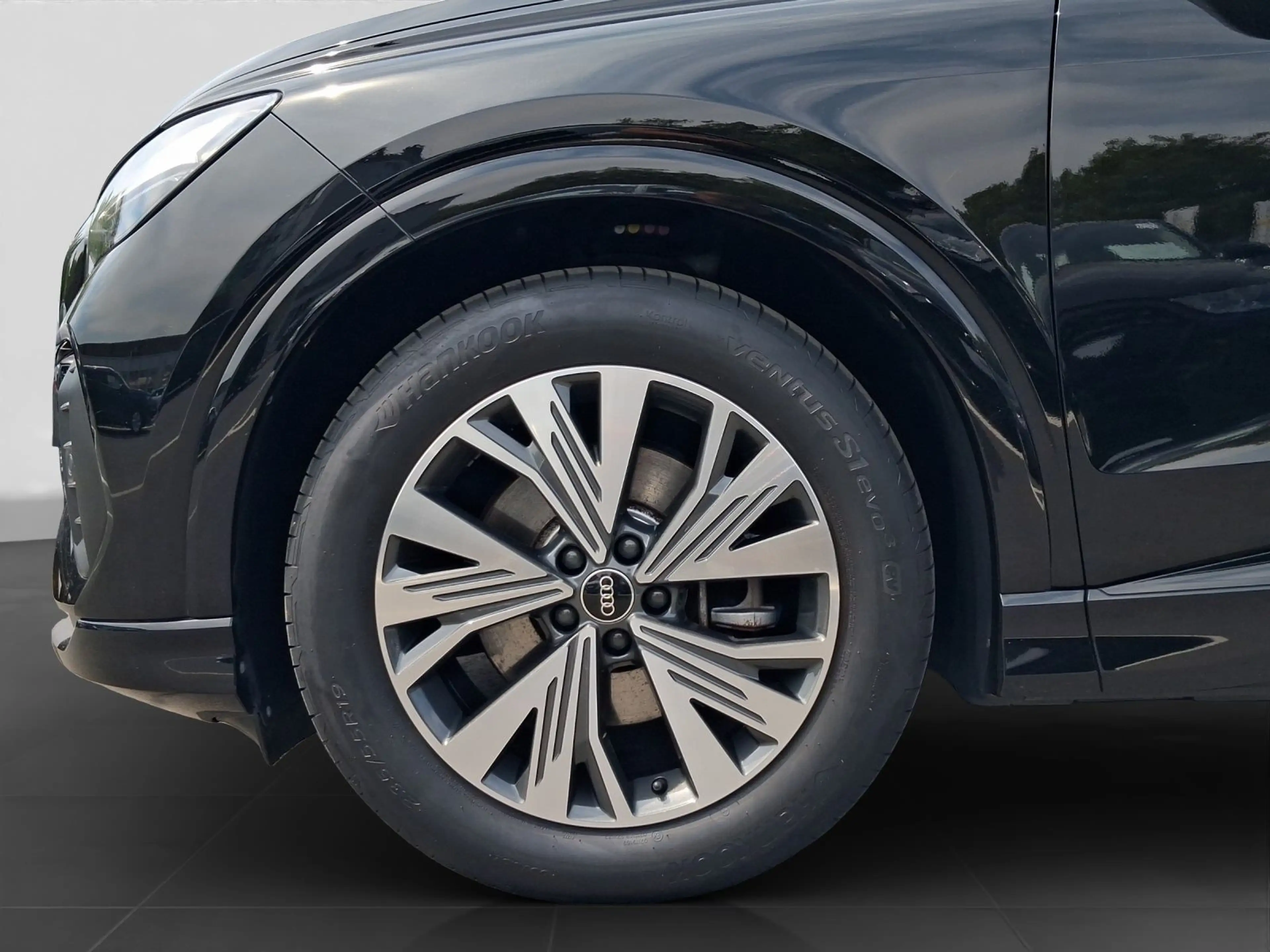 Audi Q4 e-tron Sportback 35 OPS DAB+ KLIMA LM19 — photo 7