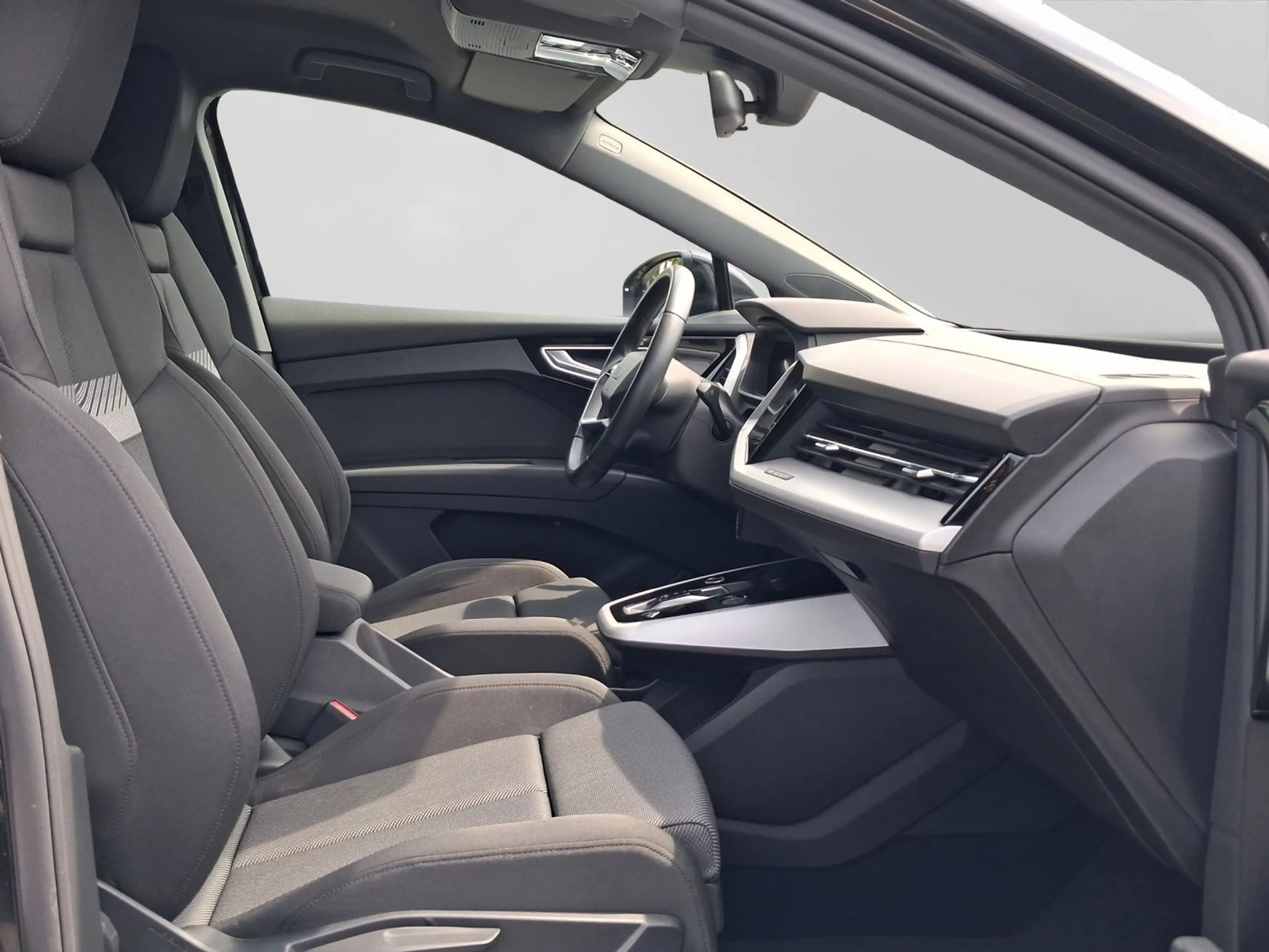 Audi Q4 e-tron Sportback 35 OPS DAB+ KLIMA LM19 — photo 4