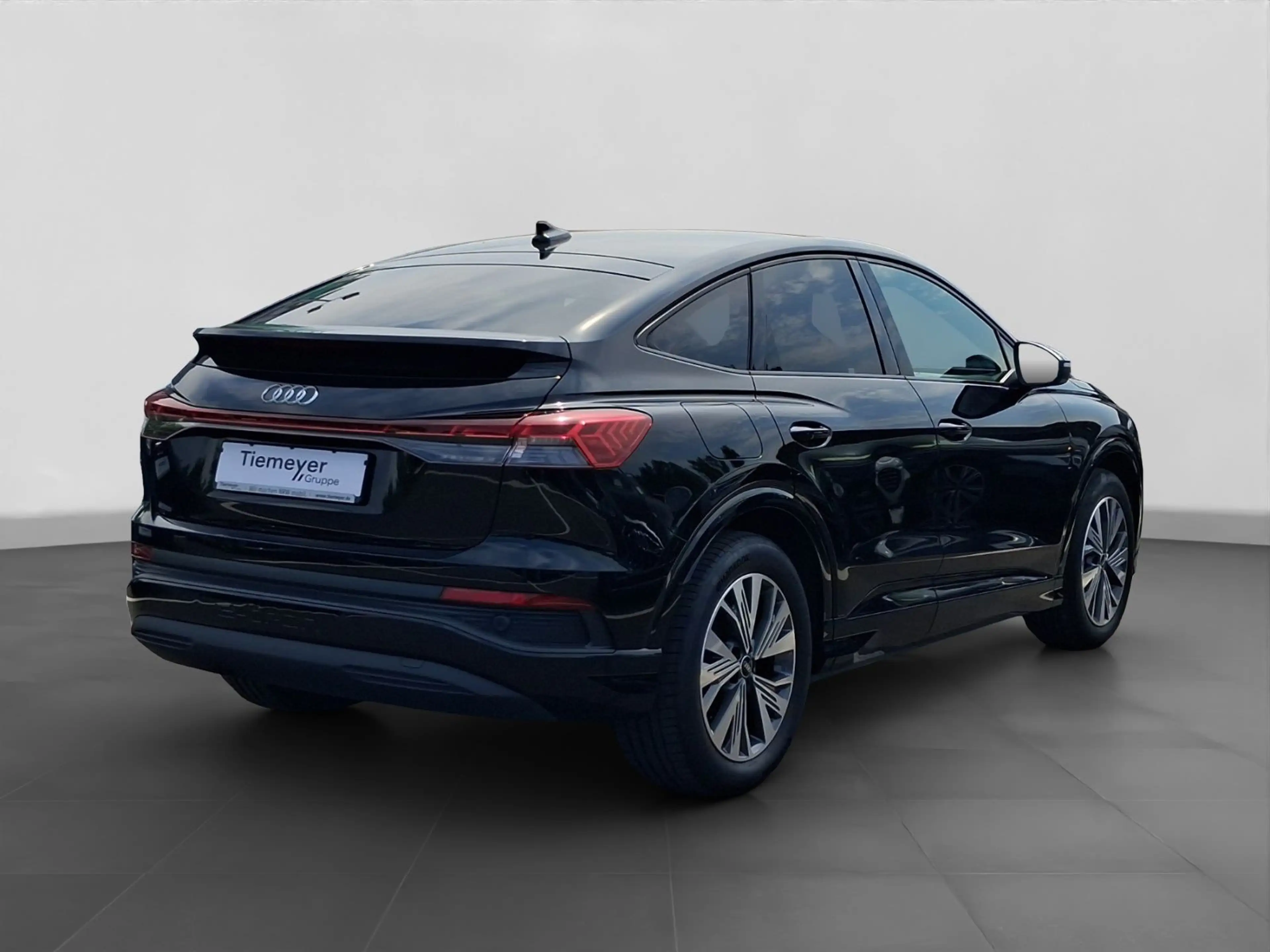 Audi Q4 e-tron Sportback 35 OPS DAB+ KLIMA LM19 — photo 3