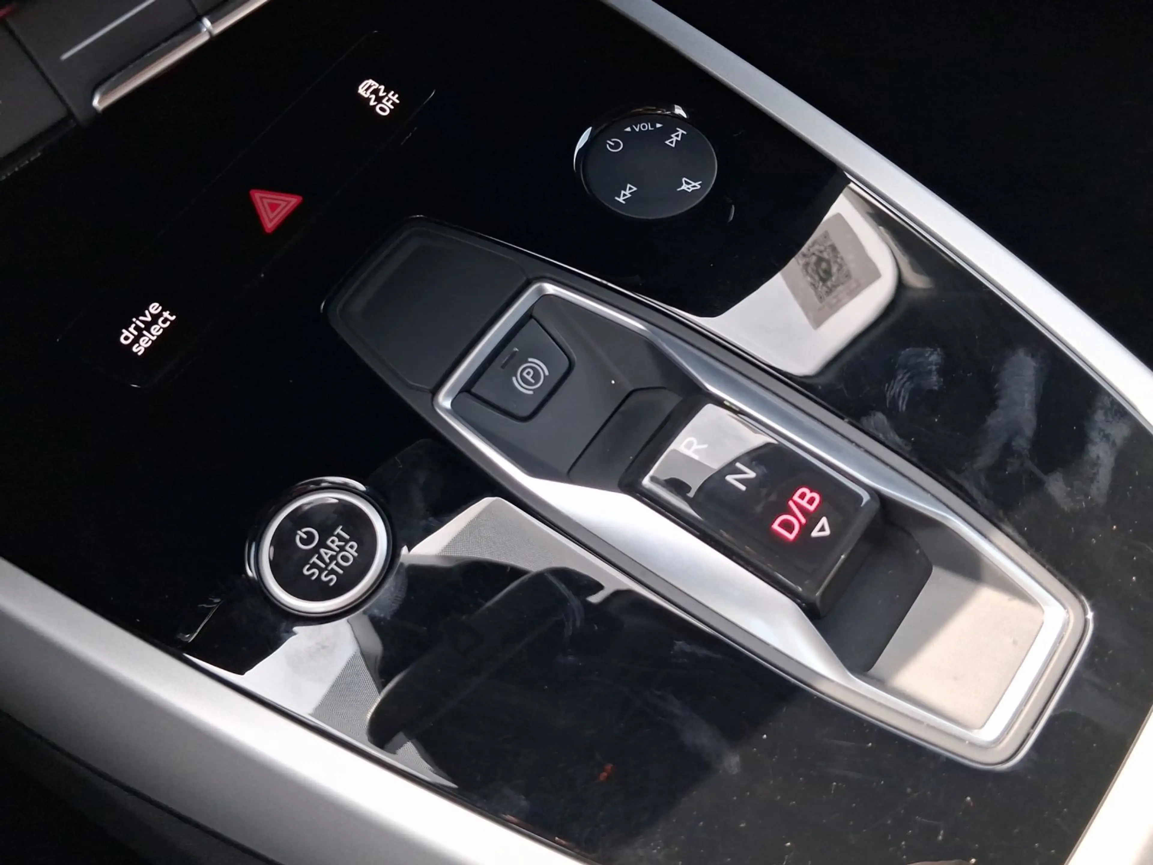 Audi Q4 e-tron Sportback 35 OPS DAB+ KLIMA LM19 — photo 11