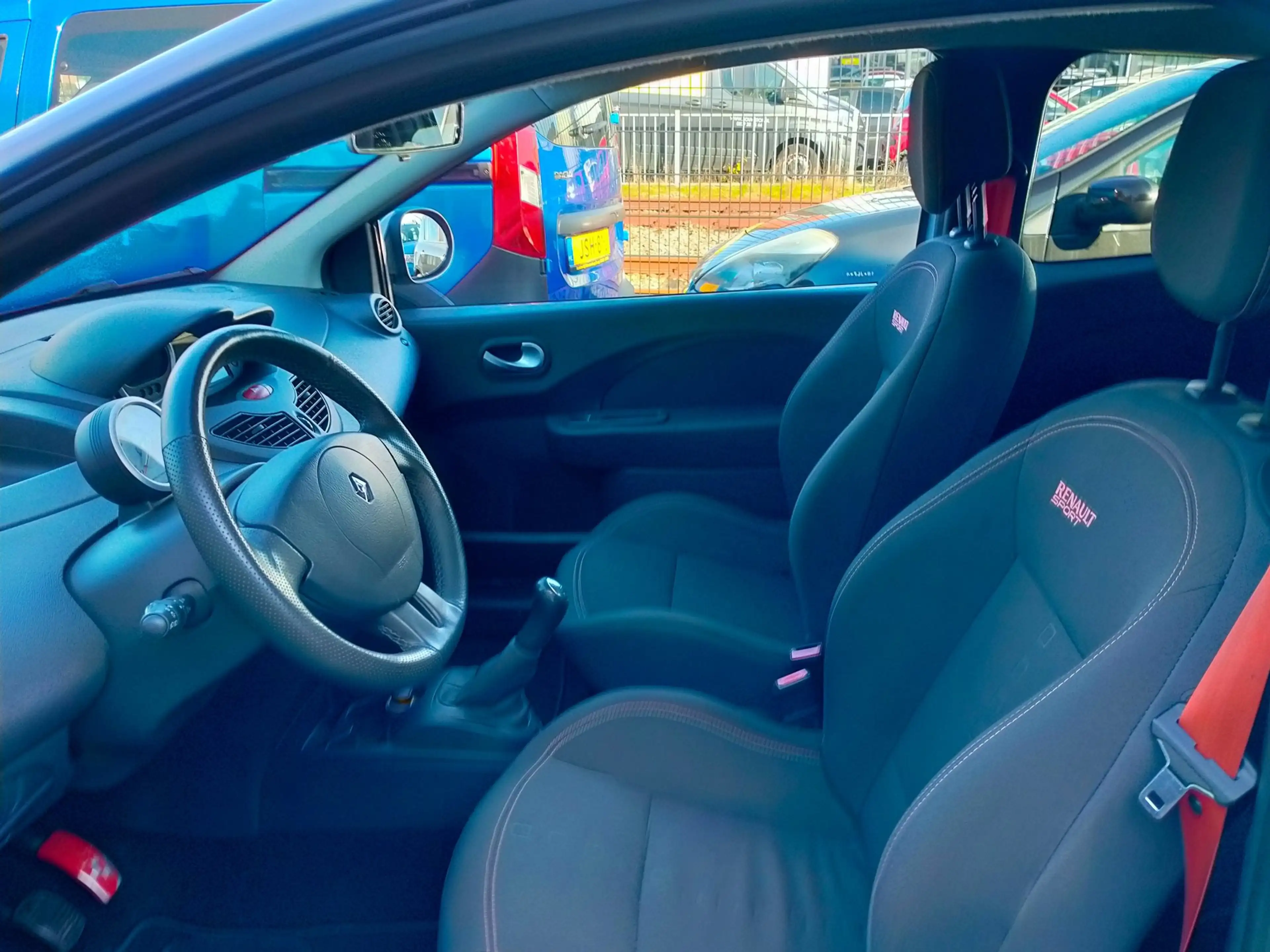Renault Twingo 1.6 16V RS 133pk 17" sport. NL auto airco lage km — photo 20