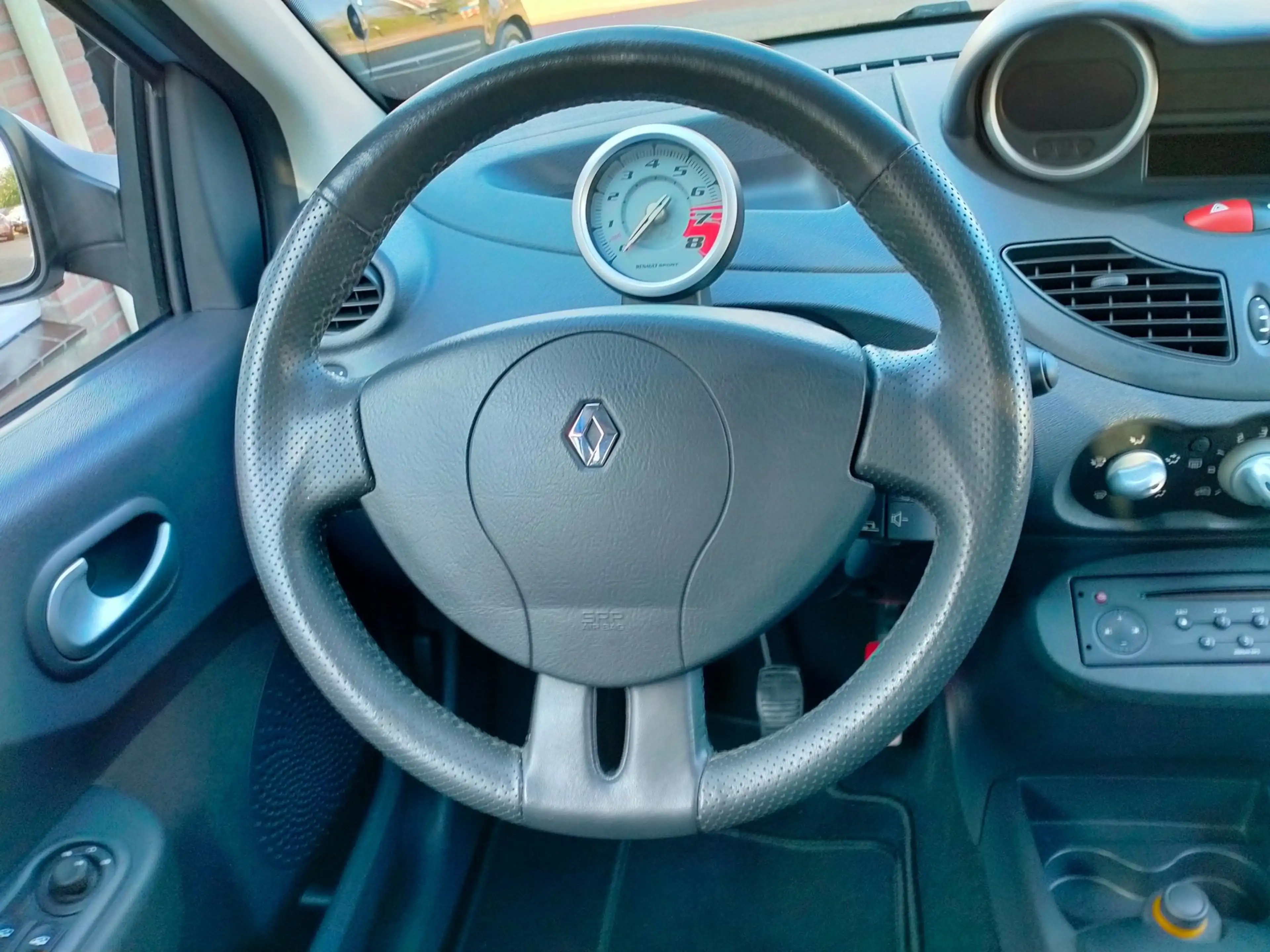 Renault Twingo 1.6 16V RS 133pk 17" sport. NL auto airco lage km — photo 12