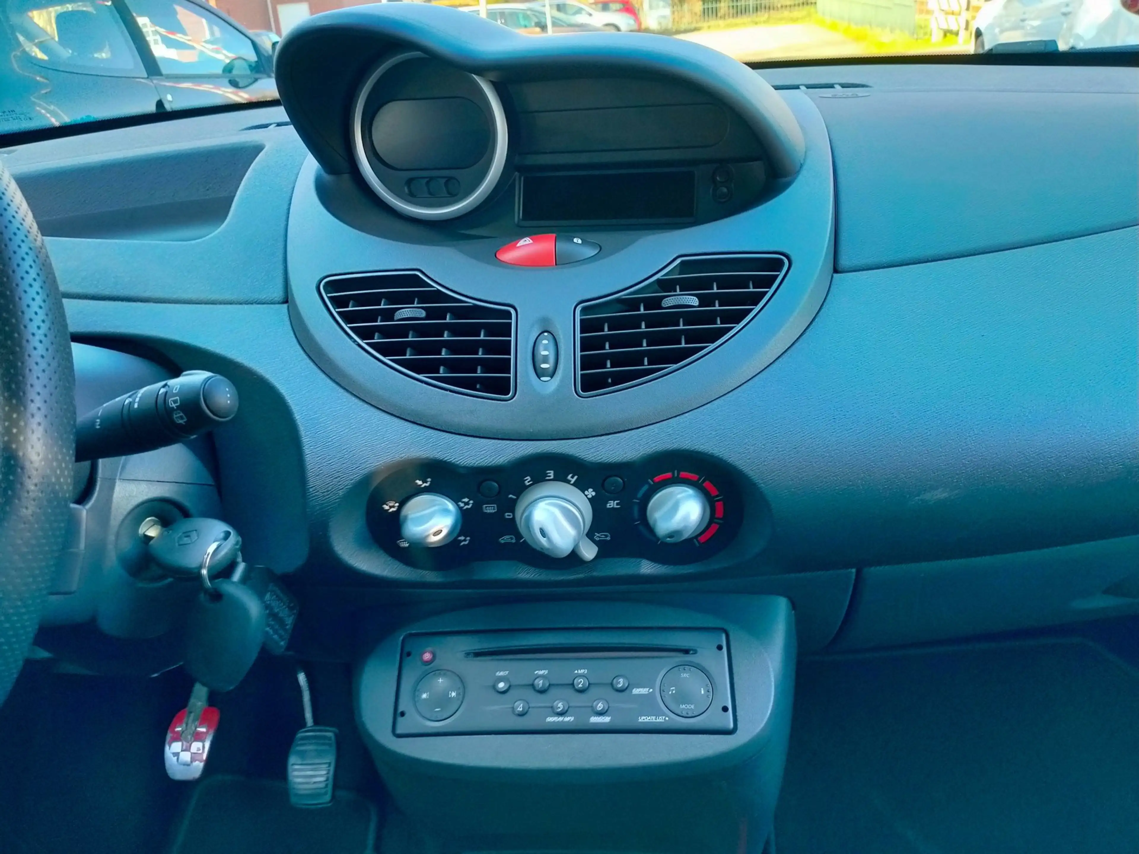 Renault Twingo 1.6 16V RS 133pk 17" sport. NL auto airco lage km — photo 13