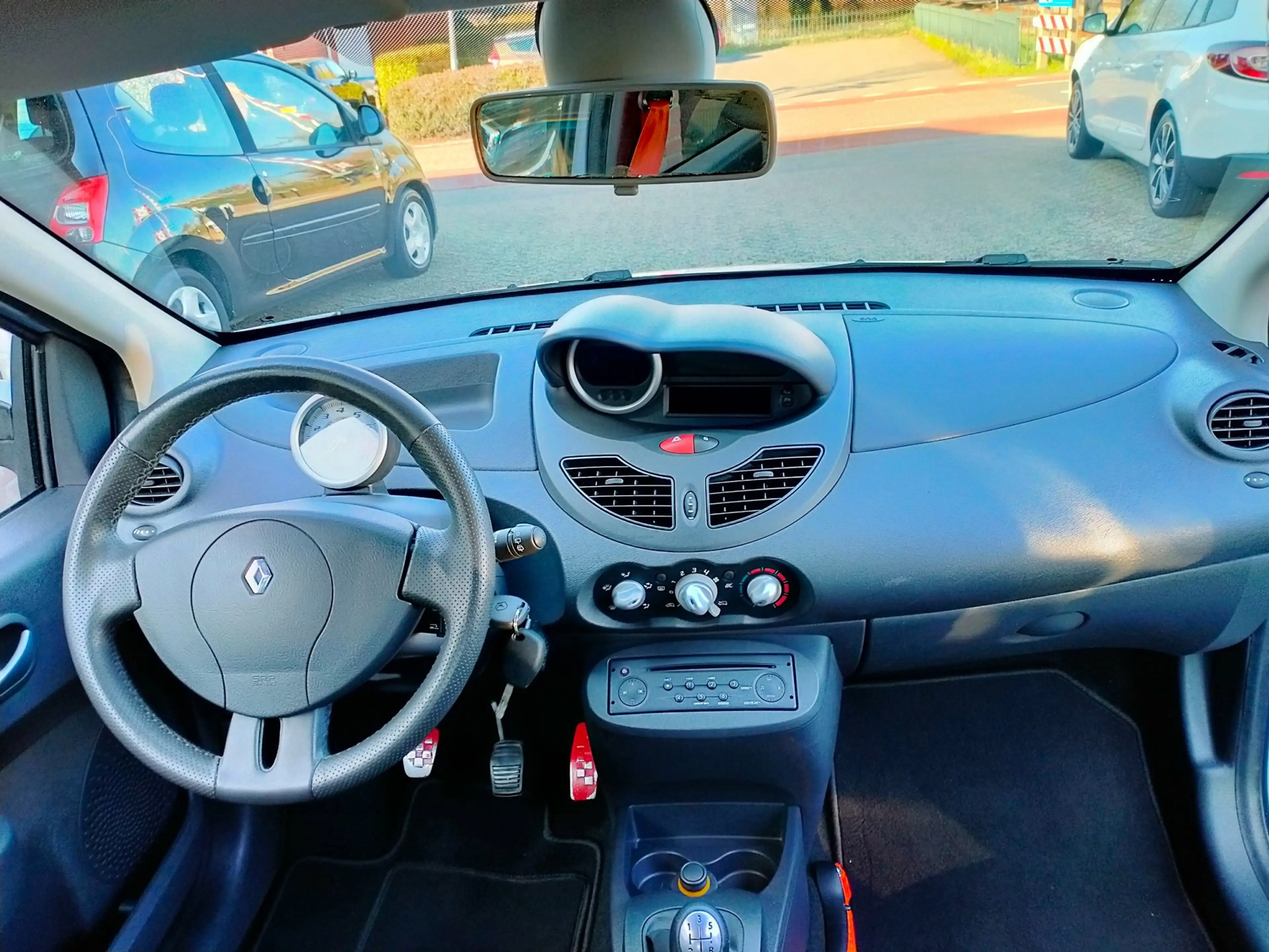 Renault Twingo 1.6 16V RS 133pk 17" sport. NL auto airco lage km — photo 10