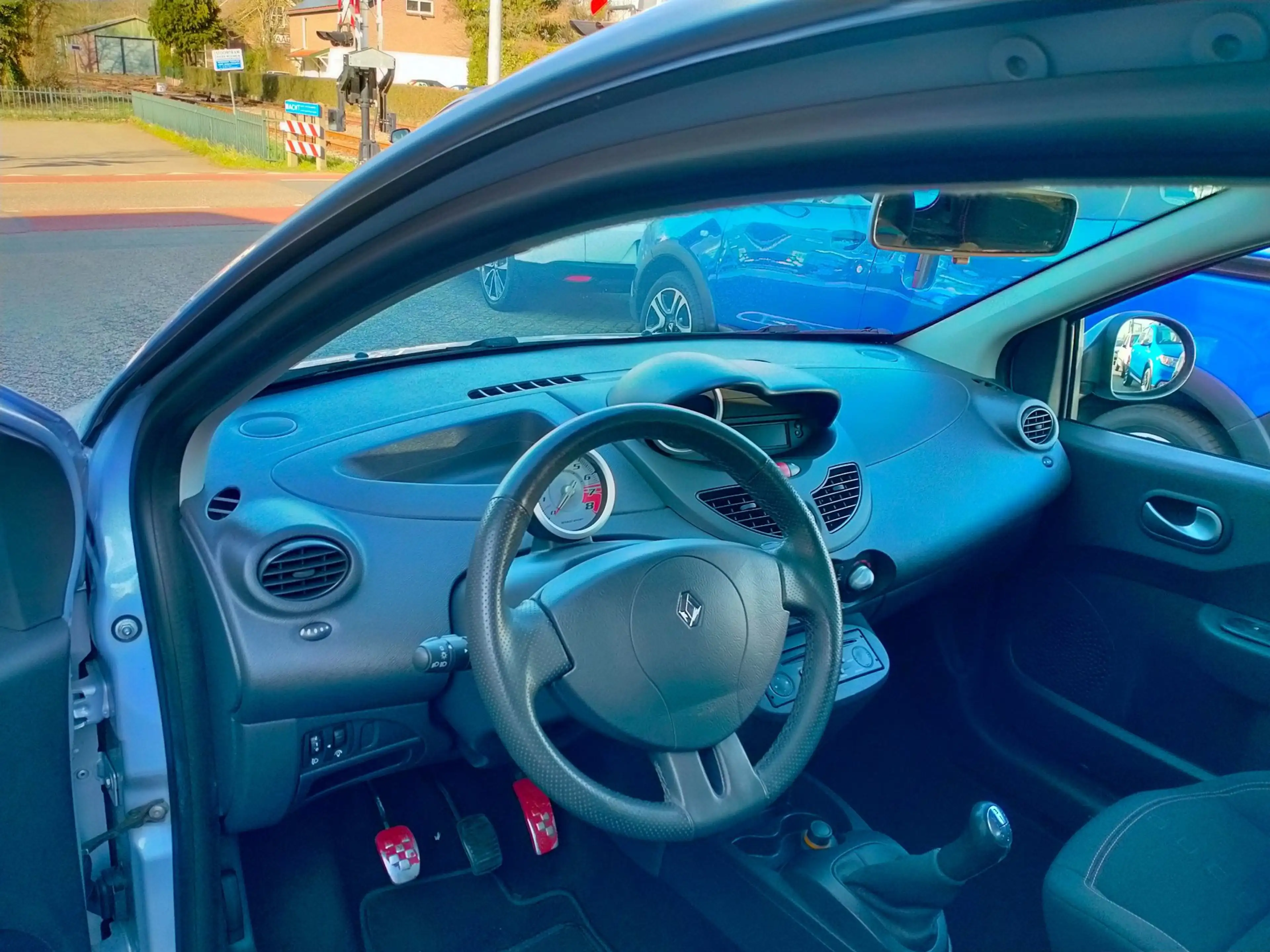 Renault Twingo 1.6 16V RS 133pk 17" sport. NL auto airco lage km — photo 9