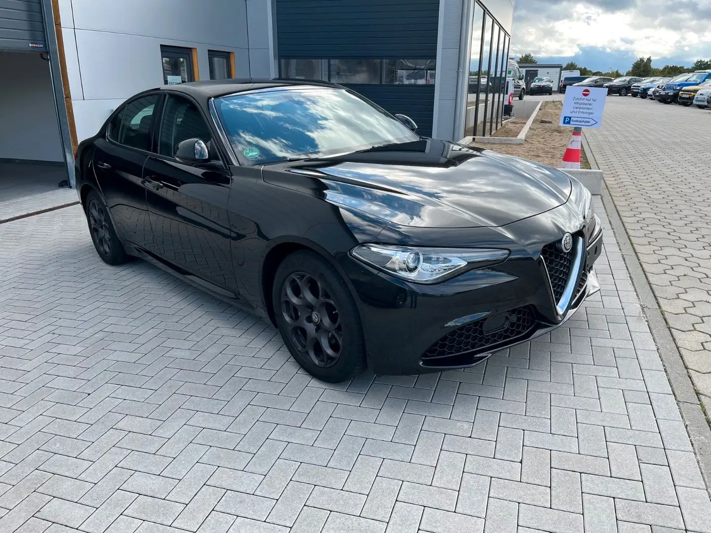 Alfa Romeo Giulia BUSINESS 2.2D 190HP AT8 Schwarz - 1