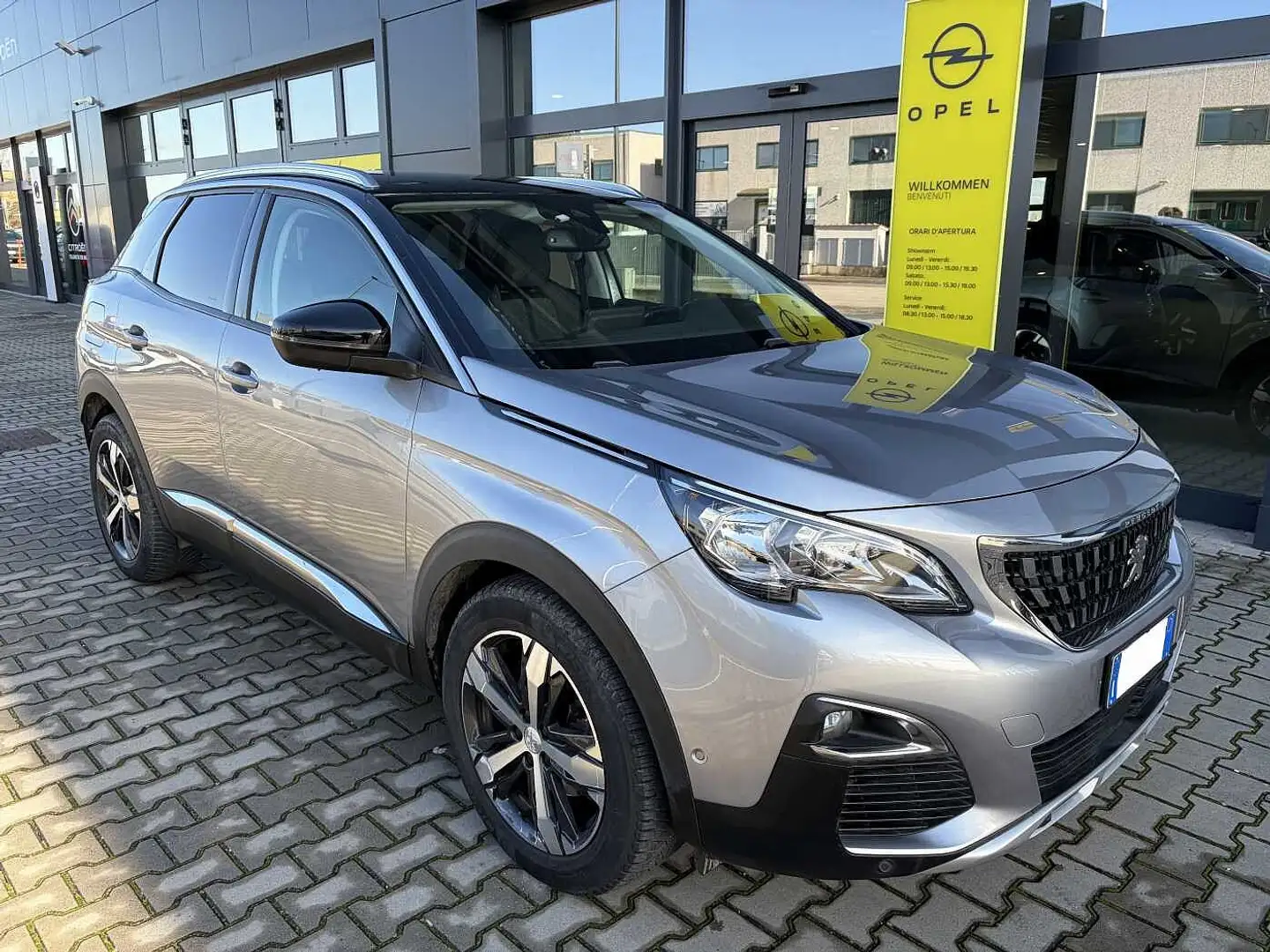 Peugeot 3008 1.5 BlueHDi 130 CV Allure Grau - 1