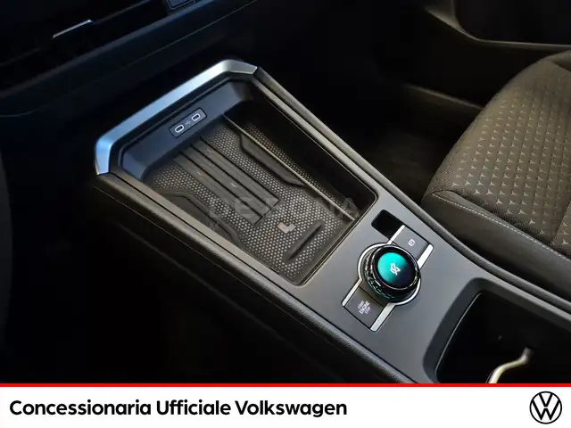 Volkswagen T-Roc view 15