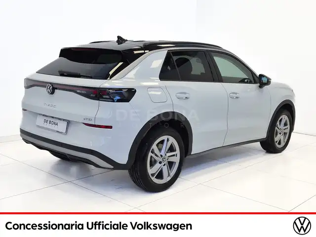 Volkswagen T-Roc view 4
