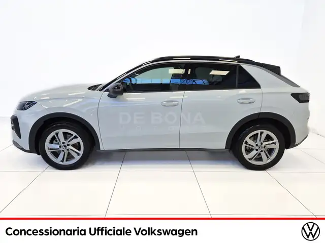 Volkswagen T-Roc view 3