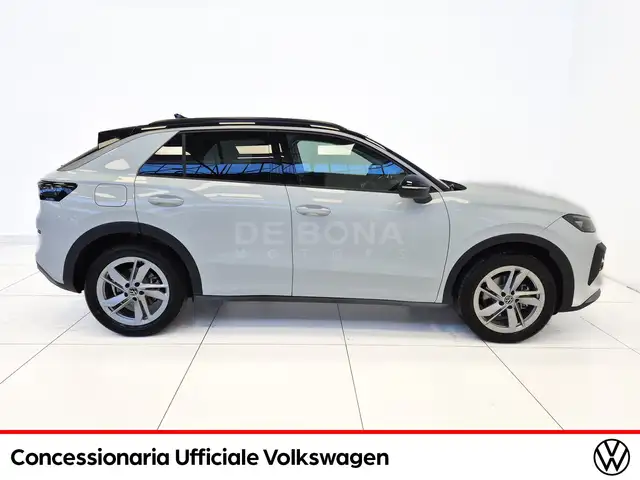 Volkswagen T-Roc view 6