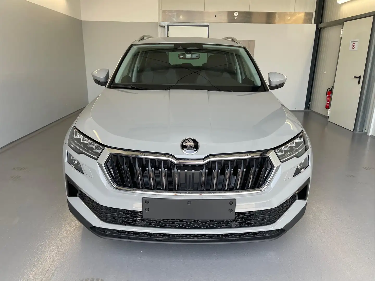 Skoda Karoq Selection 150PS DSG AHK+Navi+ACC+Kamera+Kessy+S... Grau - 2