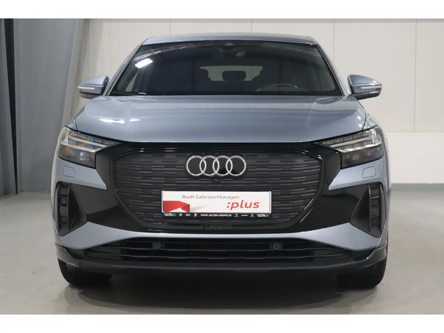 Audi Q4 e-tron Blau - 2