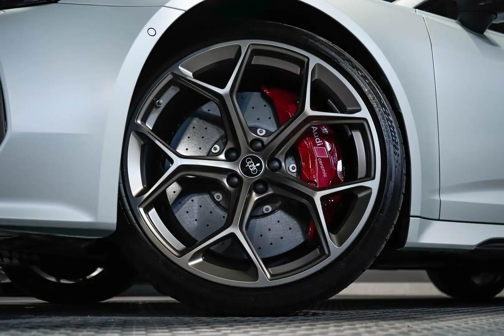 Audi RS6 4.0 TFSI quattro performance KERAMIK RS-AGA Silber - 2