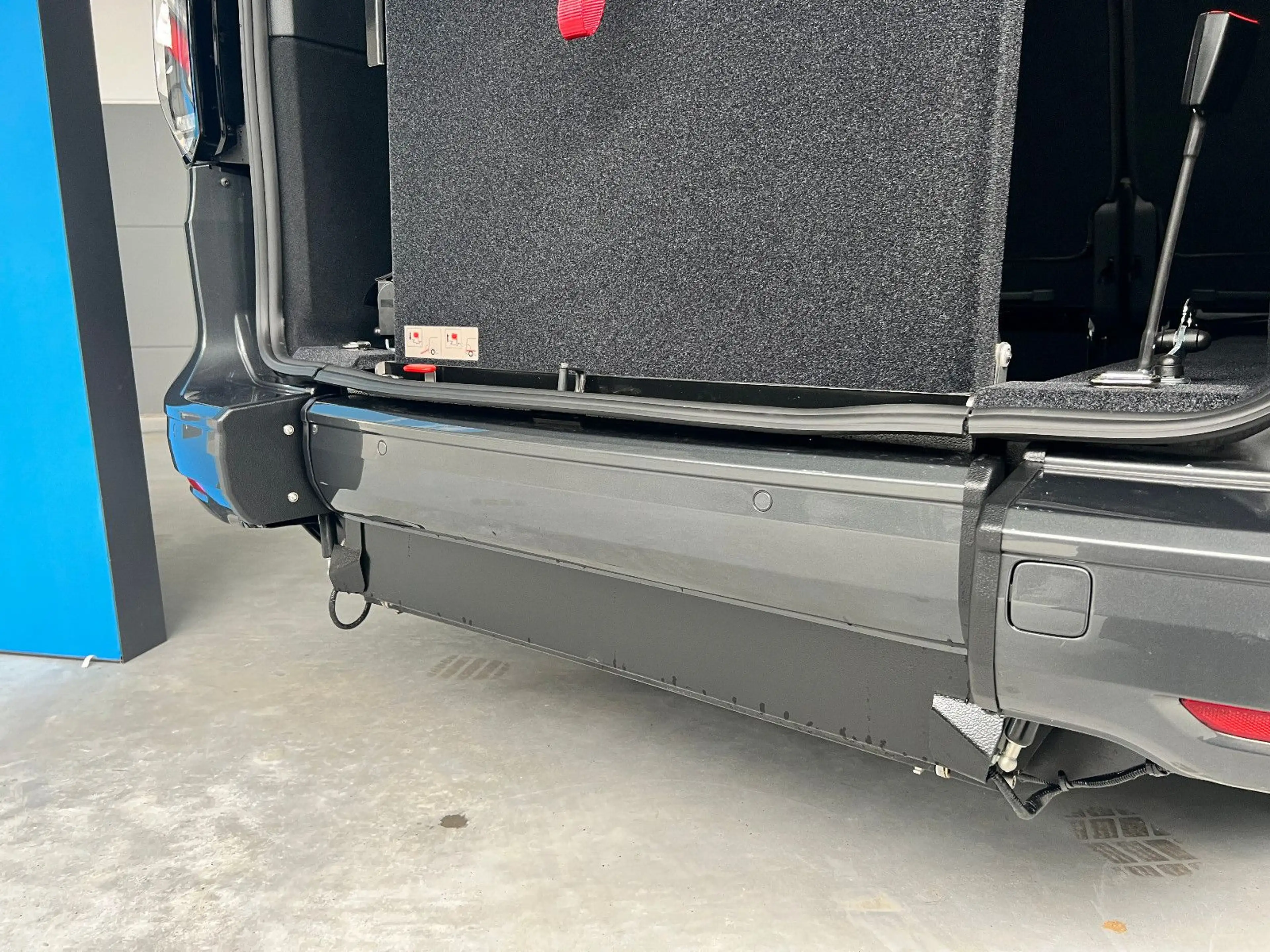 Ford Grand Tourneo Behindertengerecht Rollstuhlrampe — photo 9