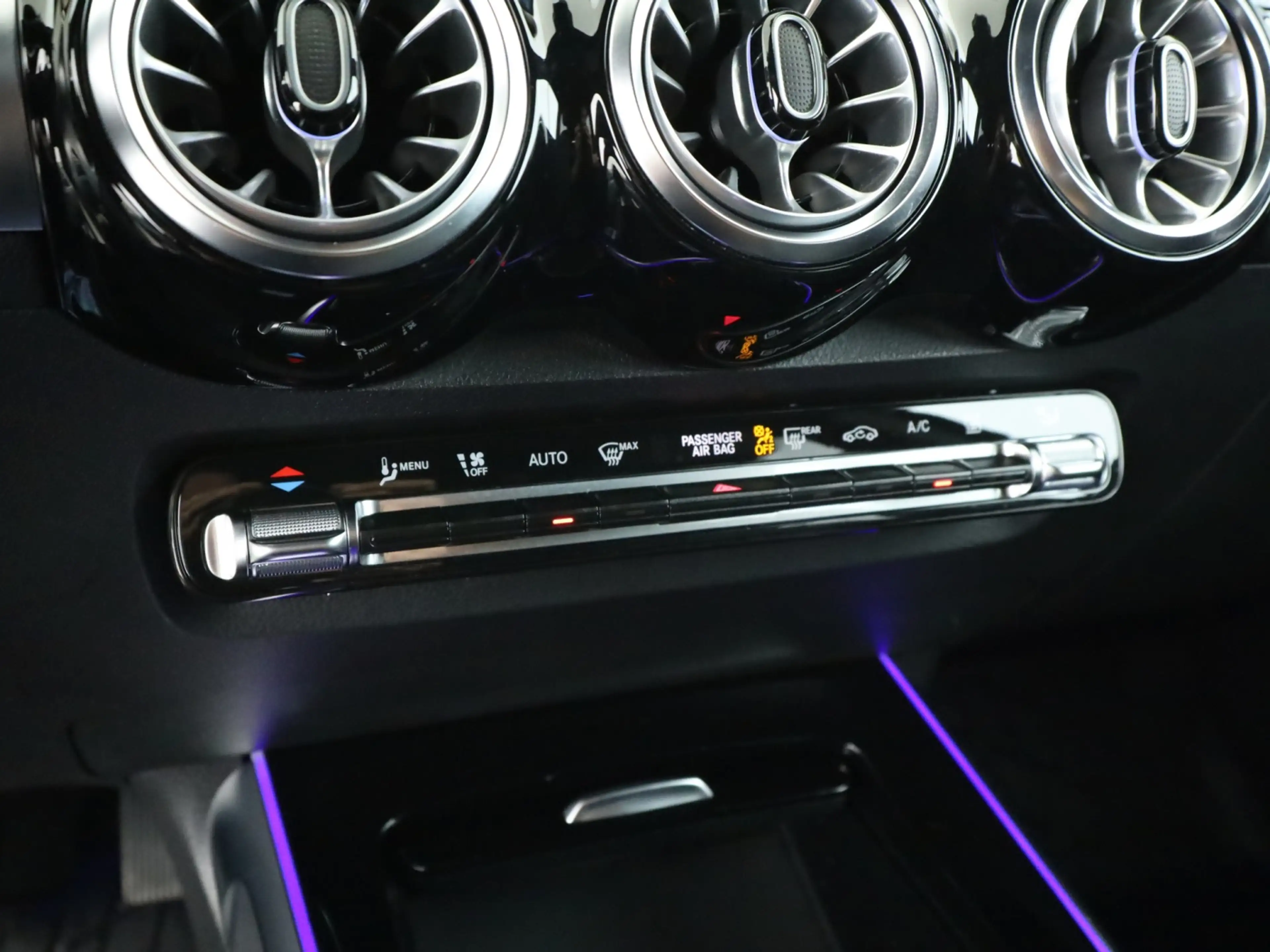 Mercedes-Benz EQB 250 *Progressive*7-Sitzer*Distr.*360°Kamera* — photo 14