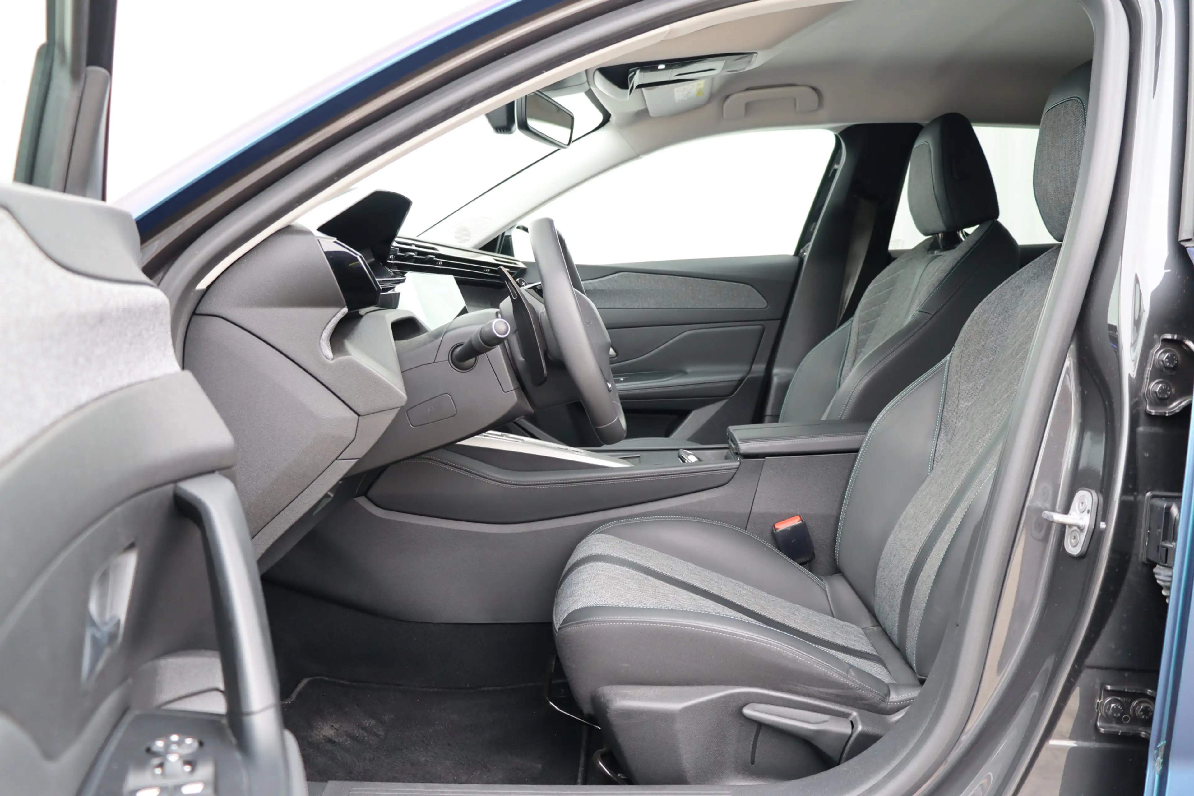 Peugeot 408 1.2 PureTech Allure Pack 130 EAT8 | Wrap mat | Voo — photo 7