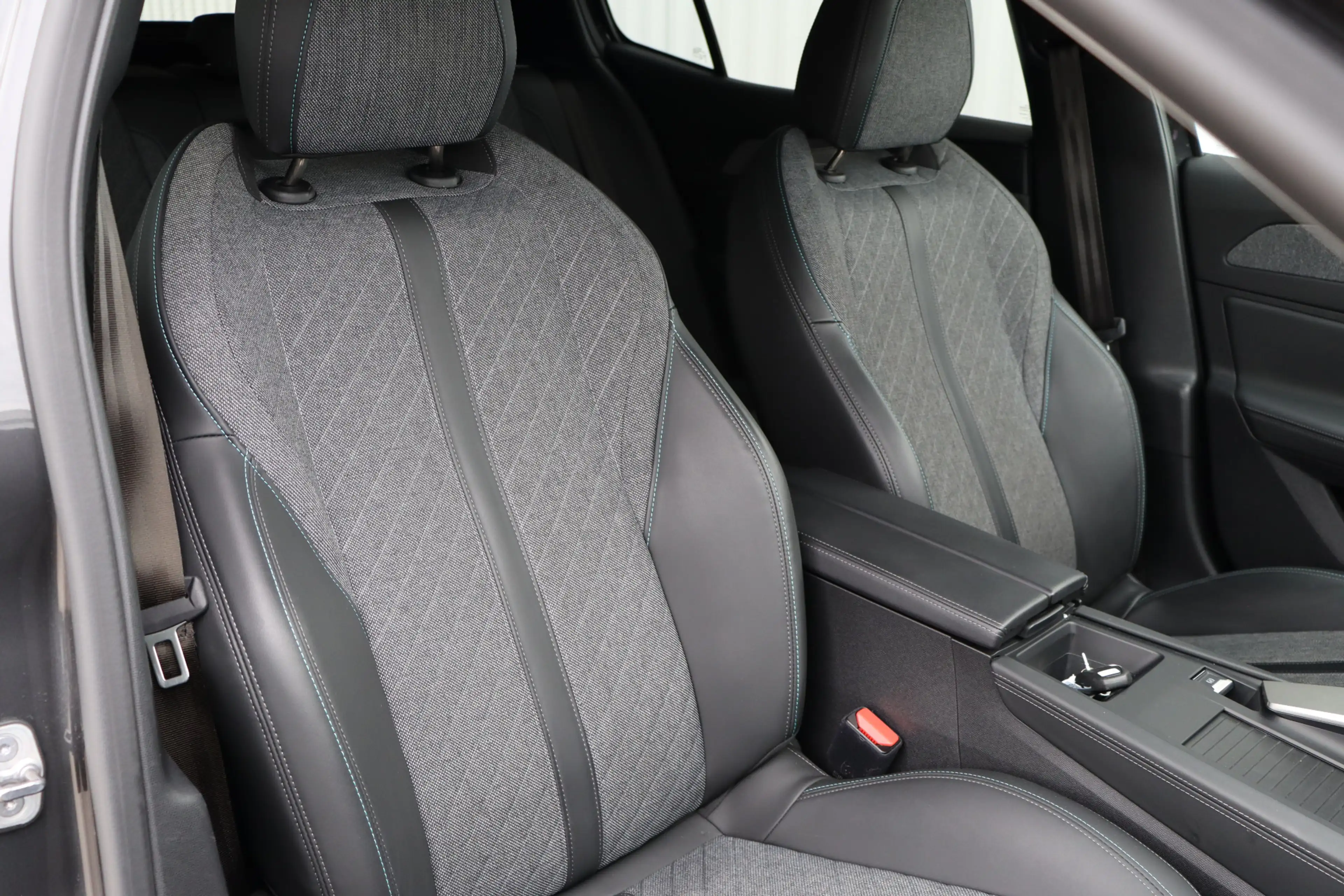 Peugeot 408 1.2 PureTech Allure Pack 130 EAT8 | Wrap mat | Voo — photo 13