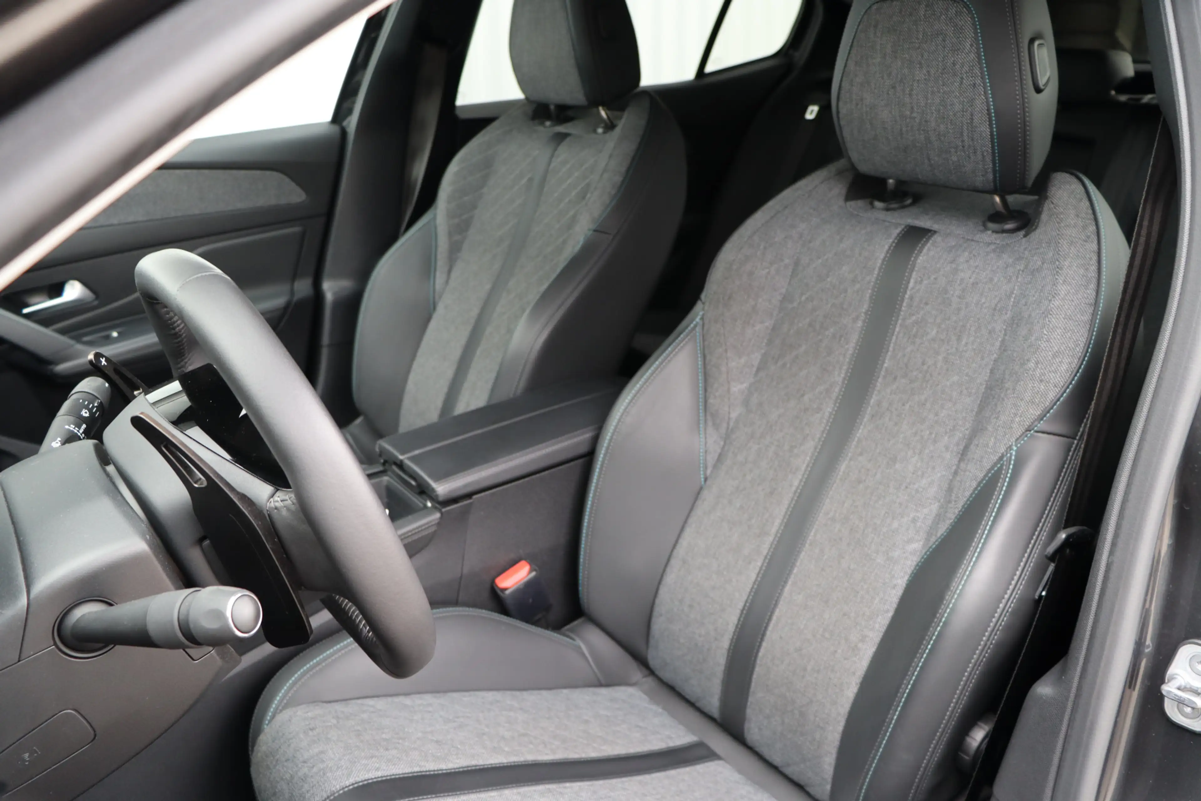 Peugeot 408 1.2 PureTech Allure Pack 130 EAT8 | Wrap mat | Voo — photo 8