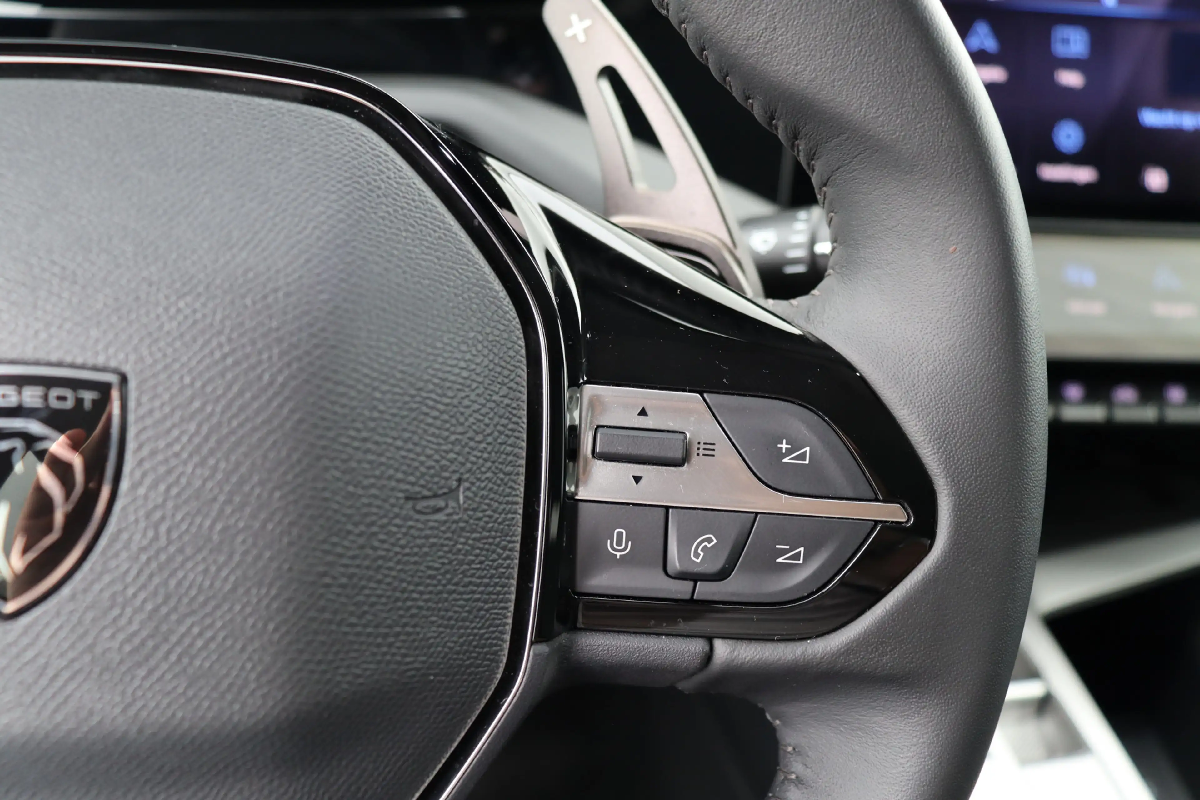 Peugeot 408 1.2 PureTech Allure Pack 130 EAT8 | Wrap mat | Voo — photo 11