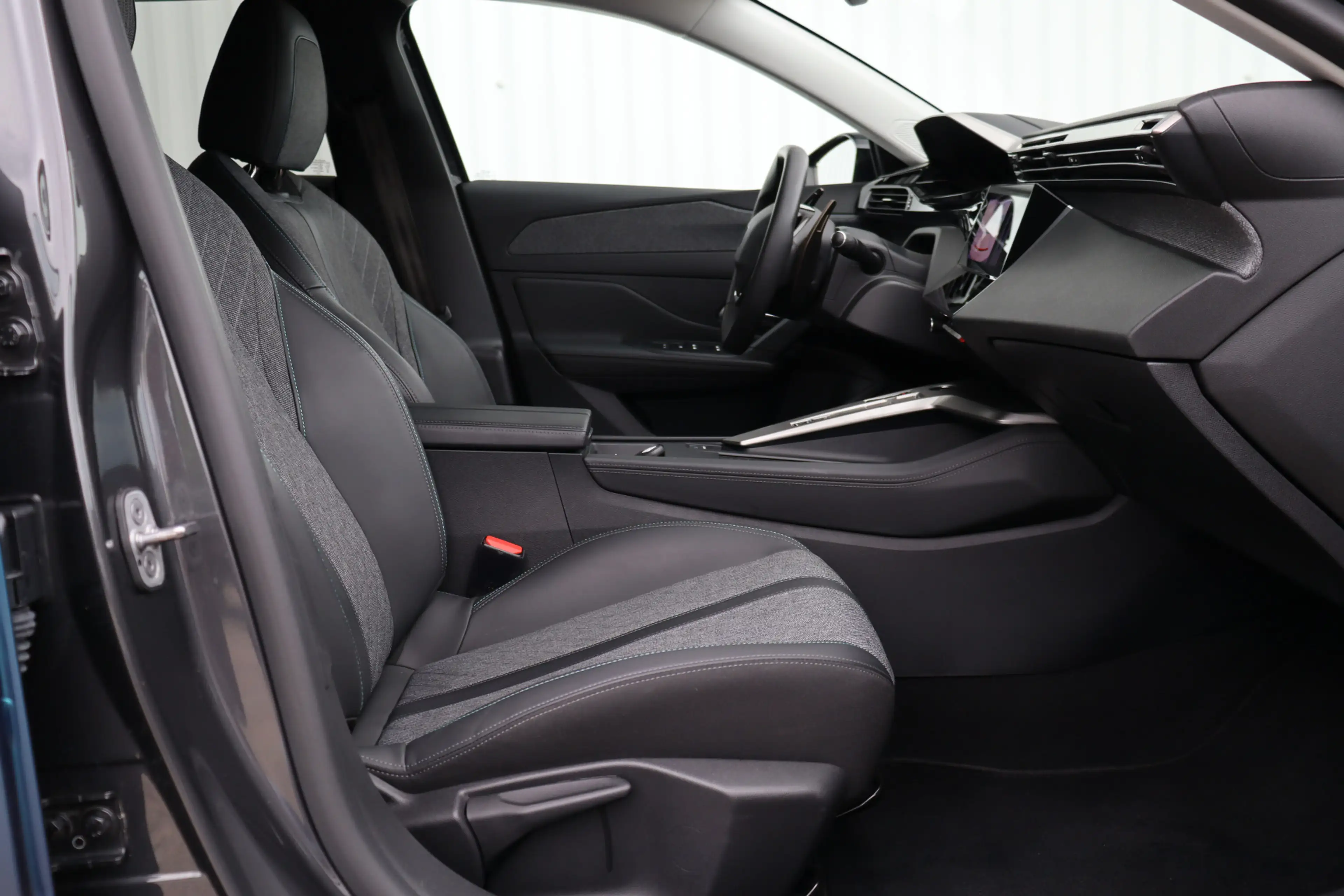 Peugeot 408 1.2 PureTech Allure Pack 130 EAT8 | Wrap mat | Voo — photo 12