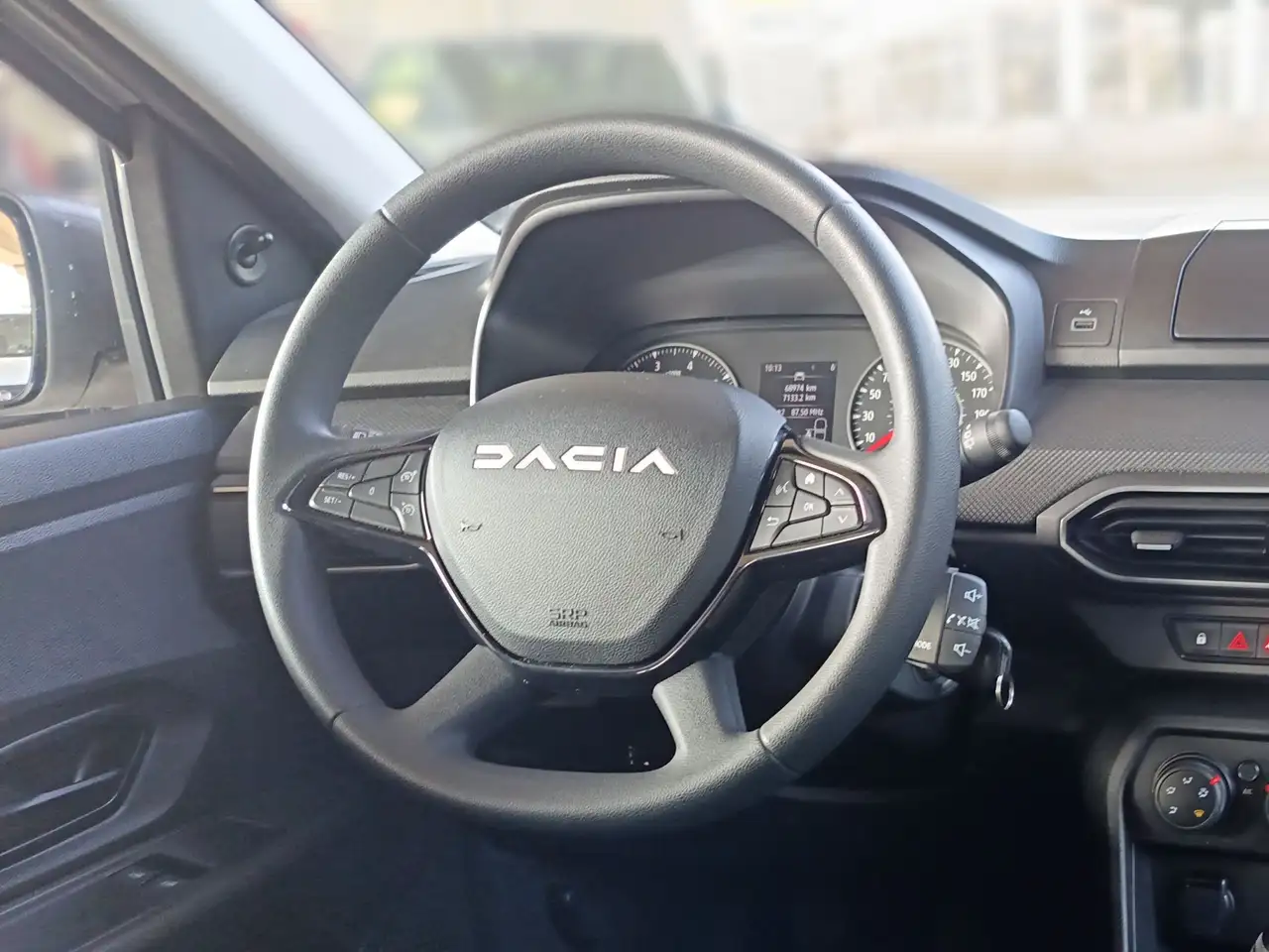 Dacia Sandero 1.0 TCE 90 ESSENTIAL 18