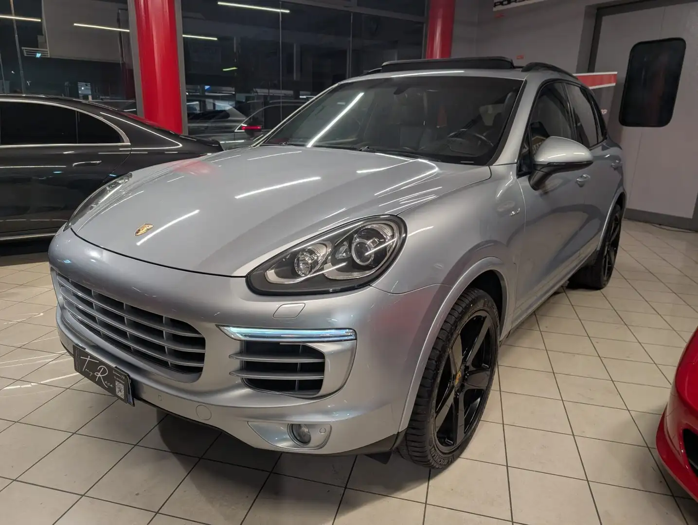 Porsche Cayenne 3.0 Platinum Edition Tetto Pelle Finanziabile Argento - 2