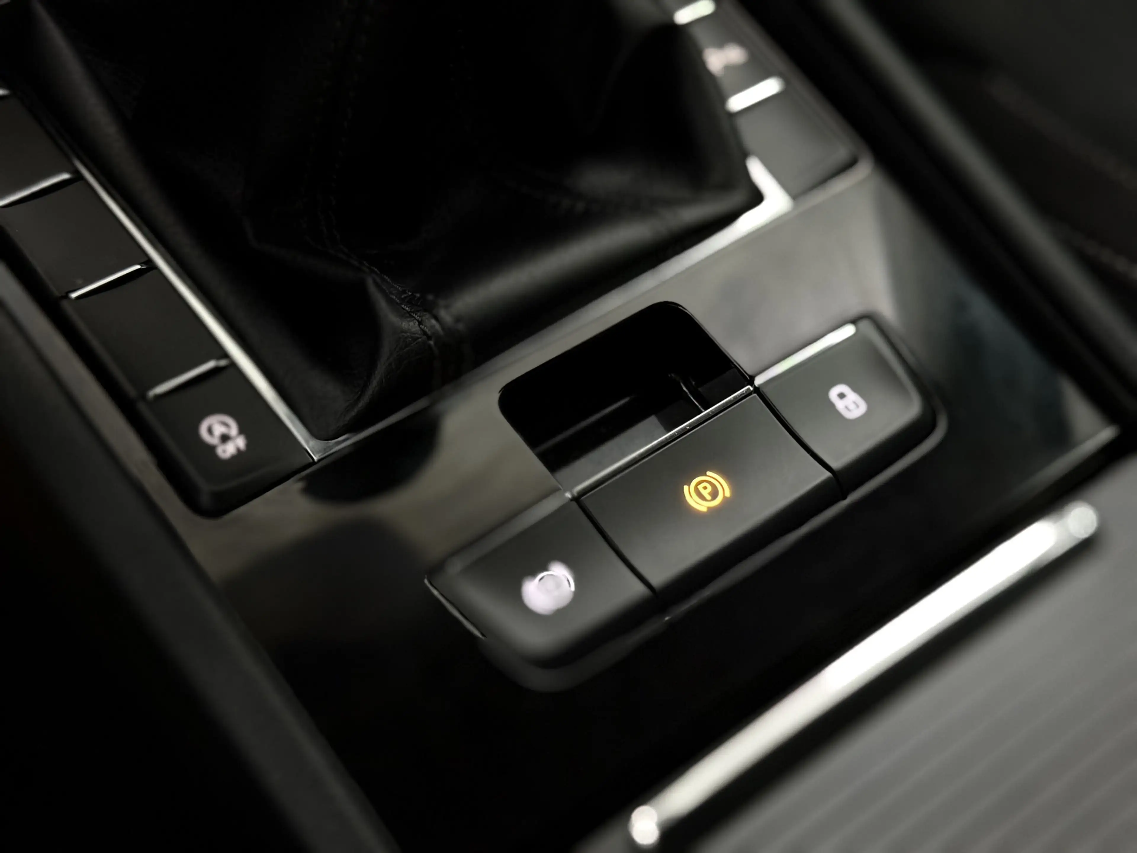 Skoda Superb Combi 1.6 TDI Greenline Business Clima, Parkeersen — photo 14