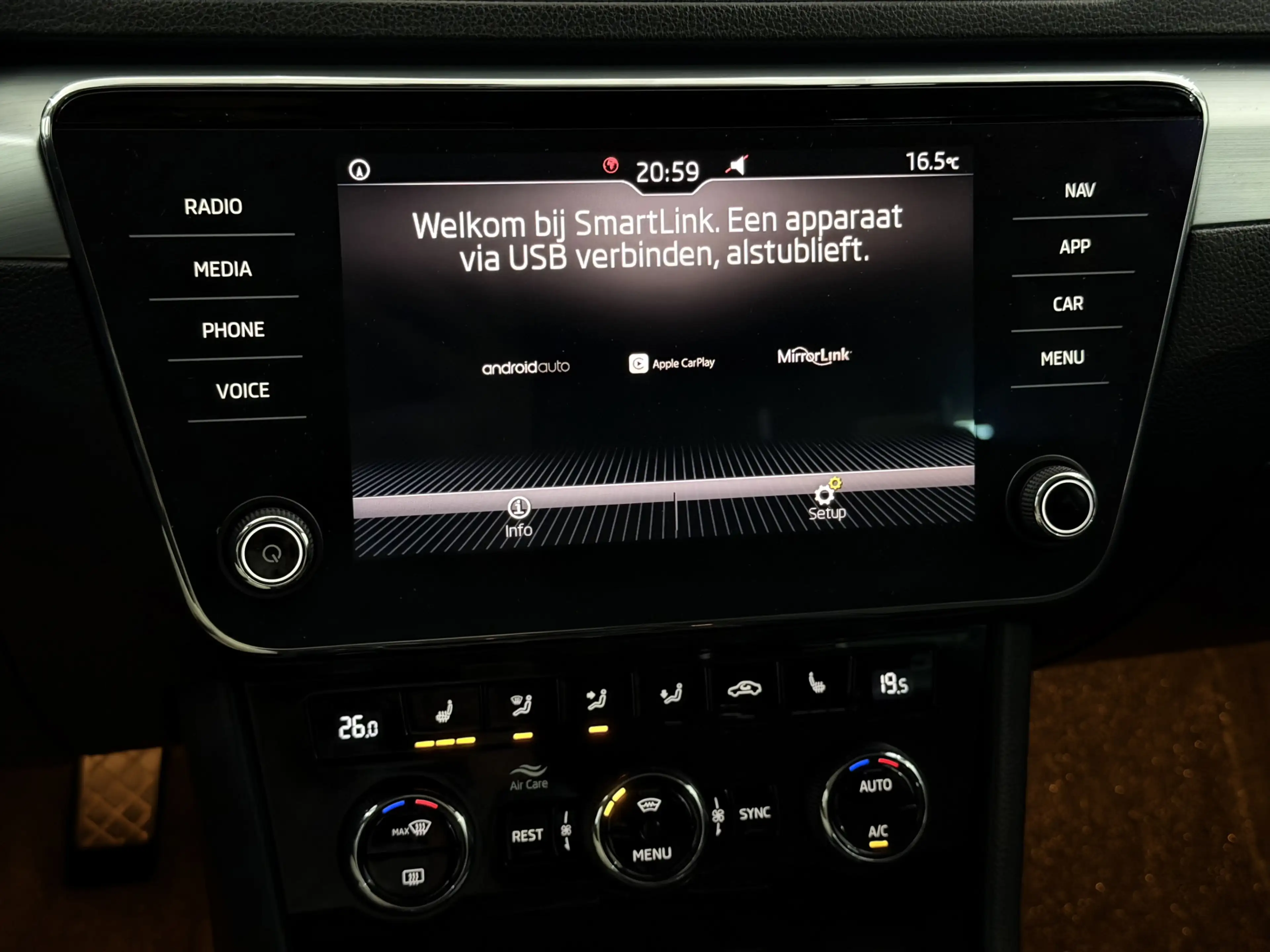 Skoda Superb Combi 1.6 TDI Greenline Business Clima, Parkeersen — photo 23