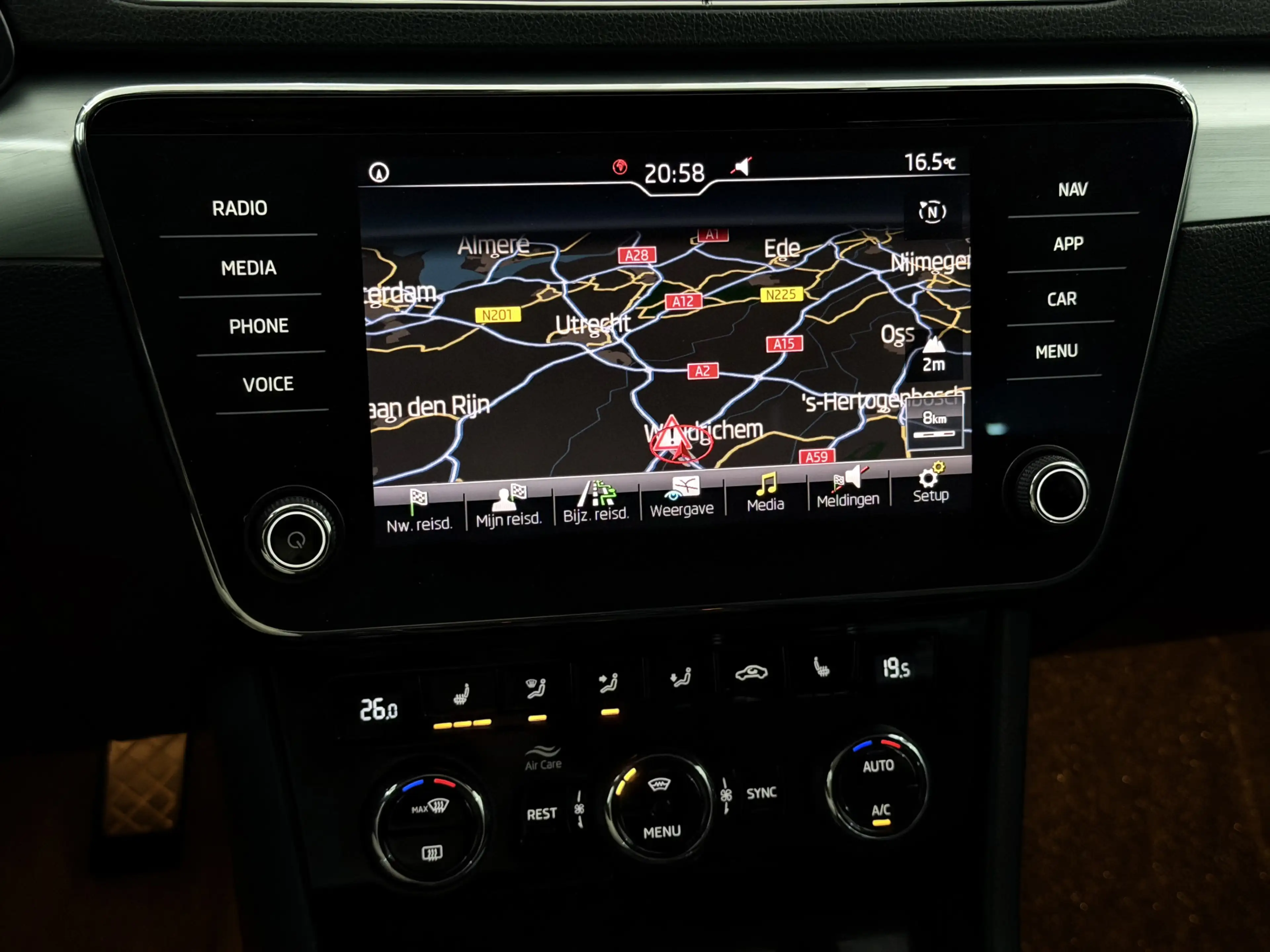 Skoda Superb Combi 1.6 TDI Greenline Business Clima, Parkeersen — photo 22