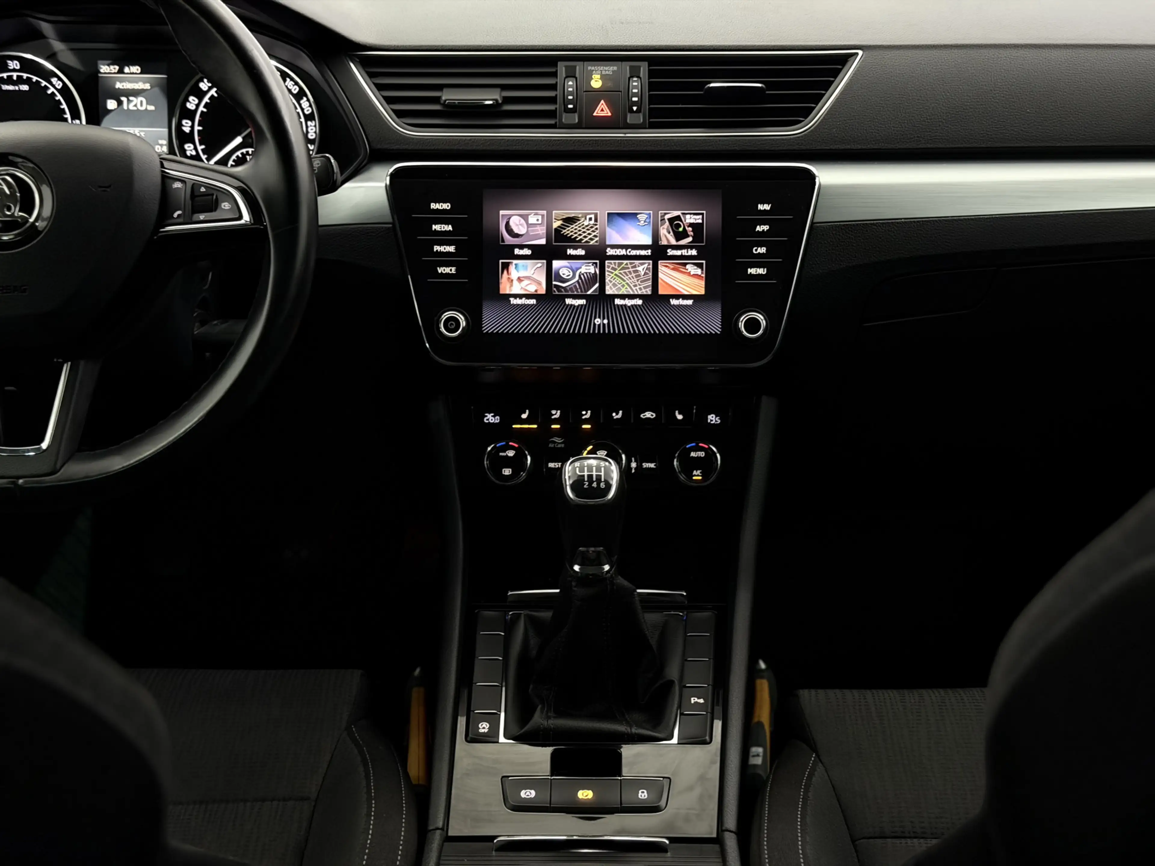 Skoda Superb Combi 1.6 TDI Greenline Business Clima, Parkeersen — photo 11