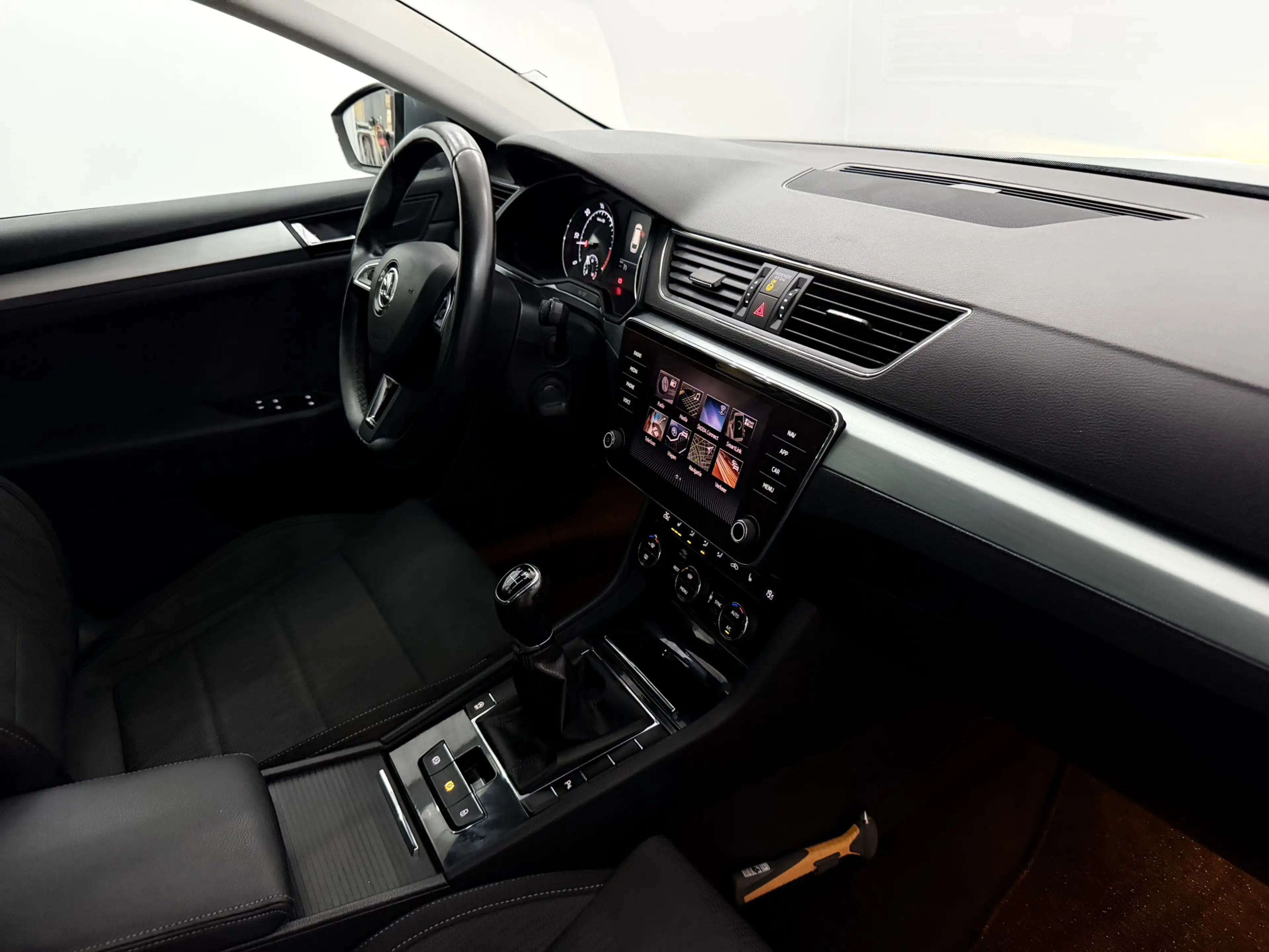Skoda Superb Combi 1.6 TDI Greenline Business Clima, Parkeersen — photo 8