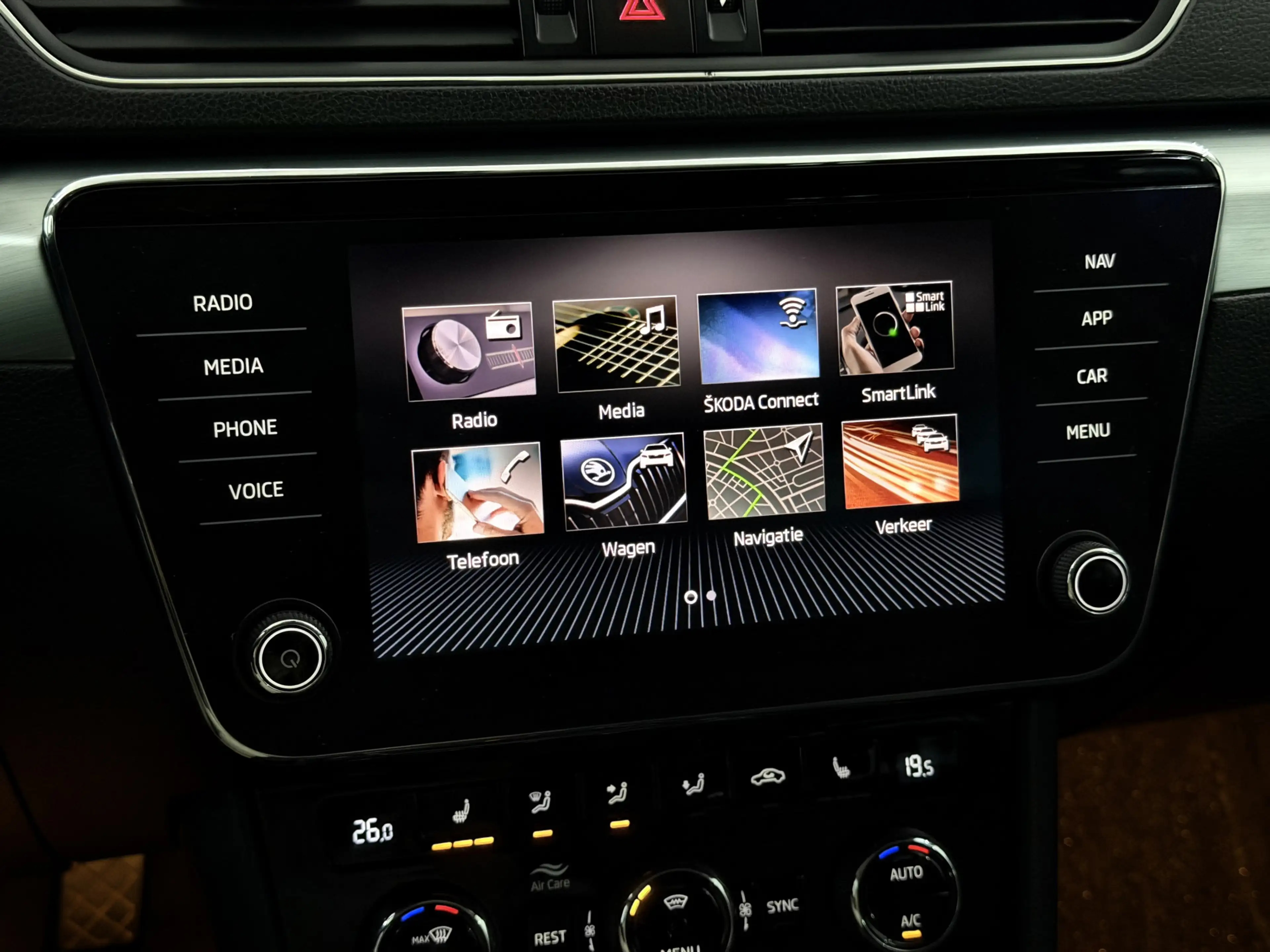 Skoda Superb Combi 1.6 TDI Greenline Business Clima, Parkeersen — photo 17