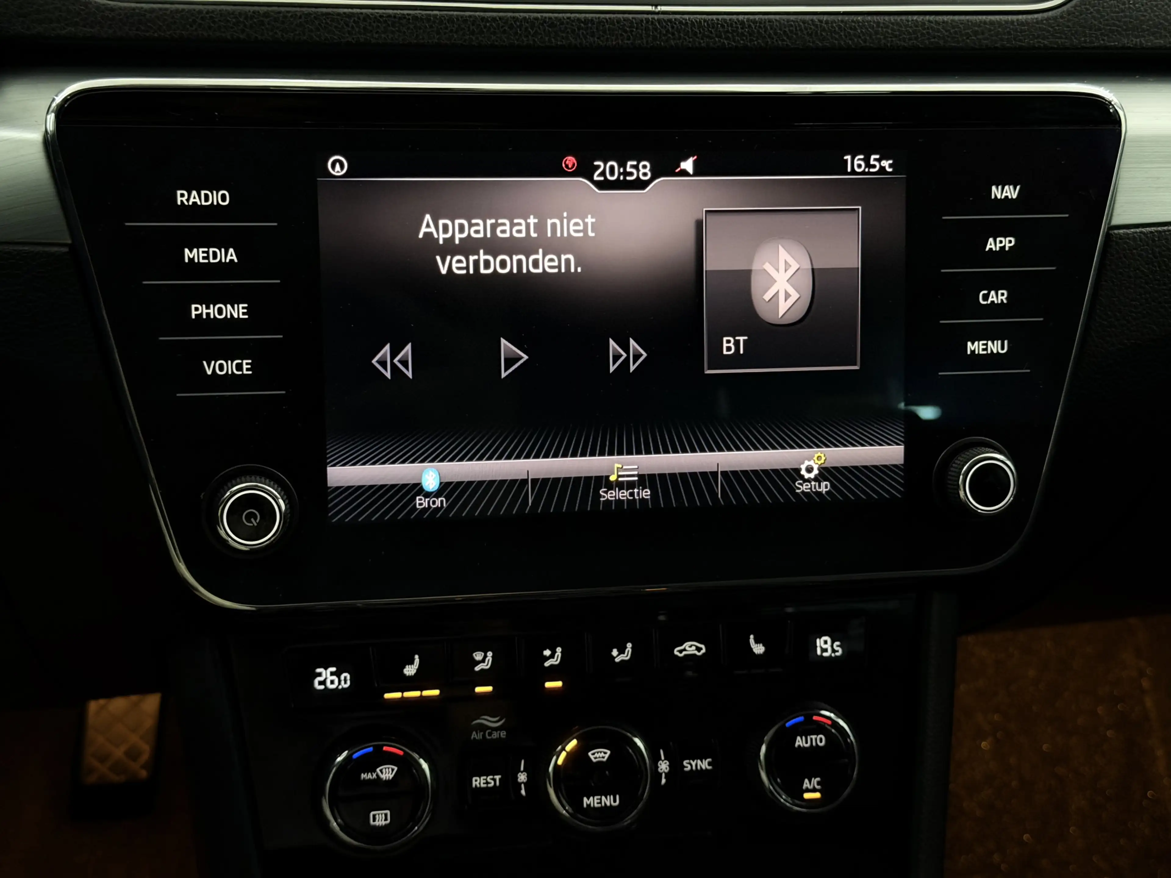 Skoda Superb Combi 1.6 TDI Greenline Business Clima, Parkeersen — photo 20