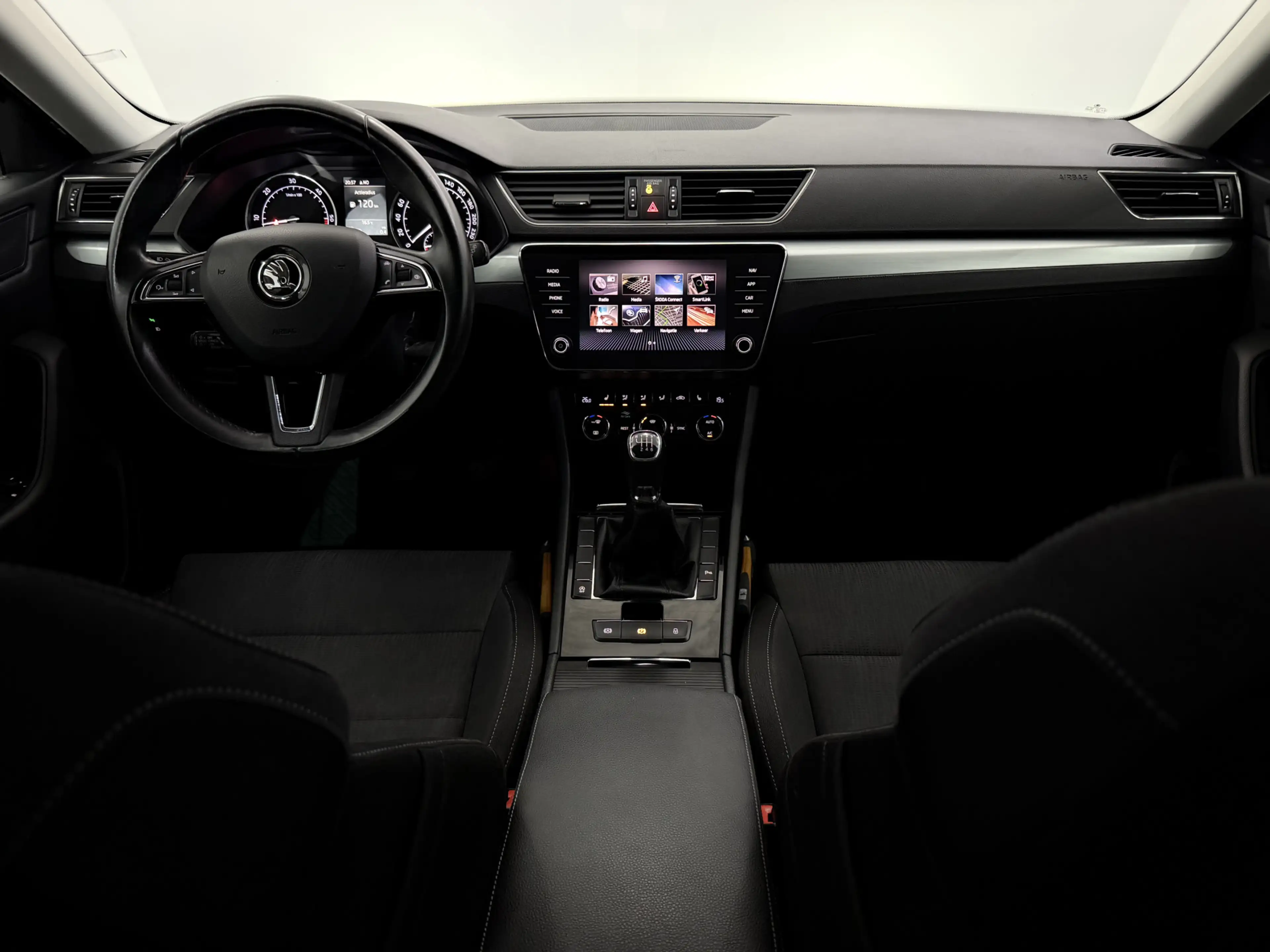 Skoda Superb Combi 1.6 TDI Greenline Business Clima, Parkeersen — photo 3