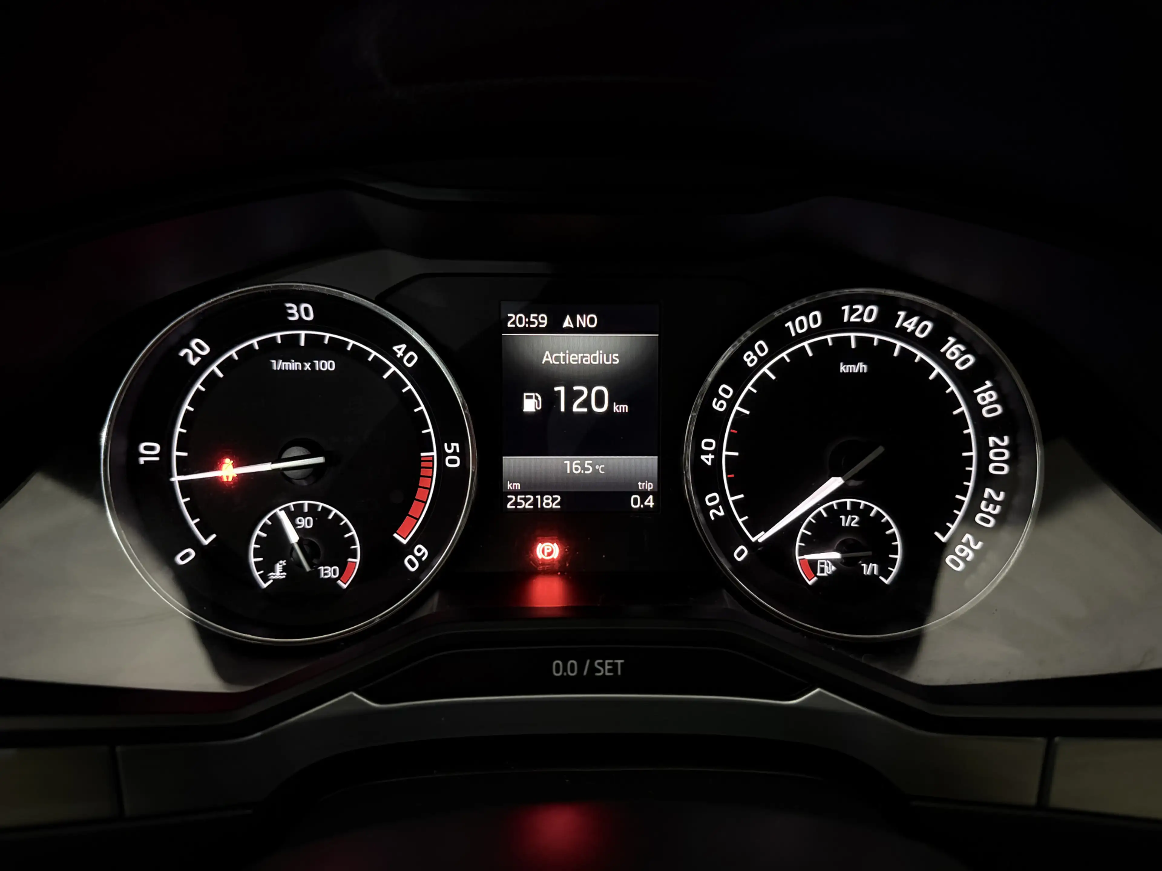 Skoda Superb Combi 1.6 TDI Greenline Business Clima, Parkeersen — photo 28