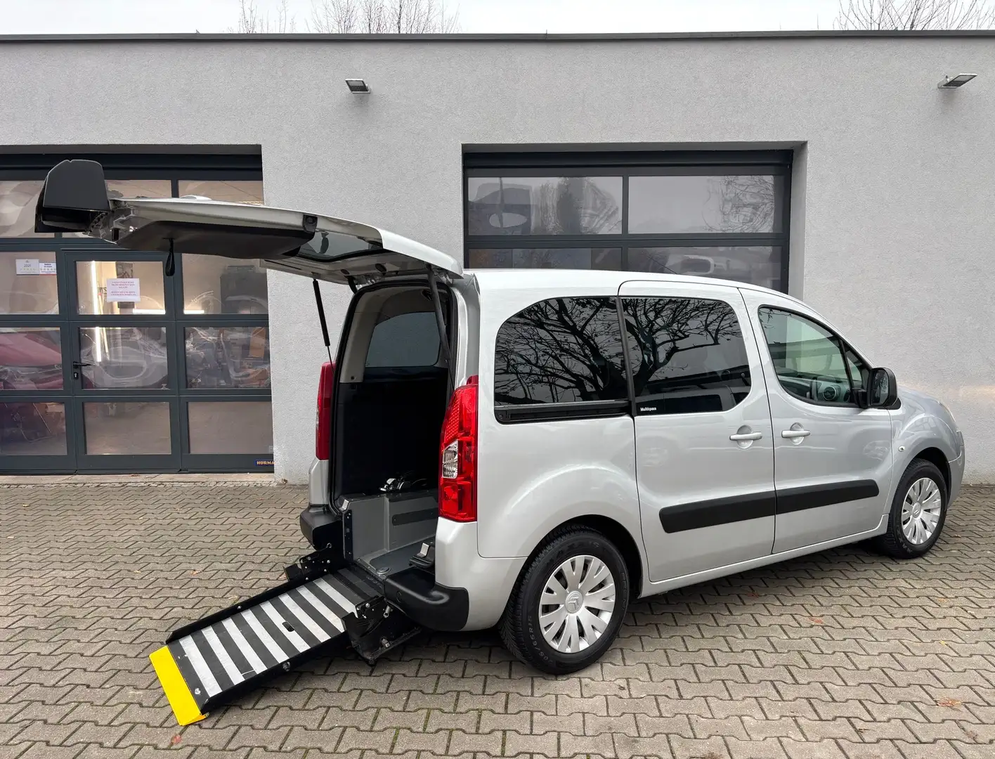 Citroen Berlingo Multispace Behindertengerecht Rollstuhlrampe 3+1 Grau - 1