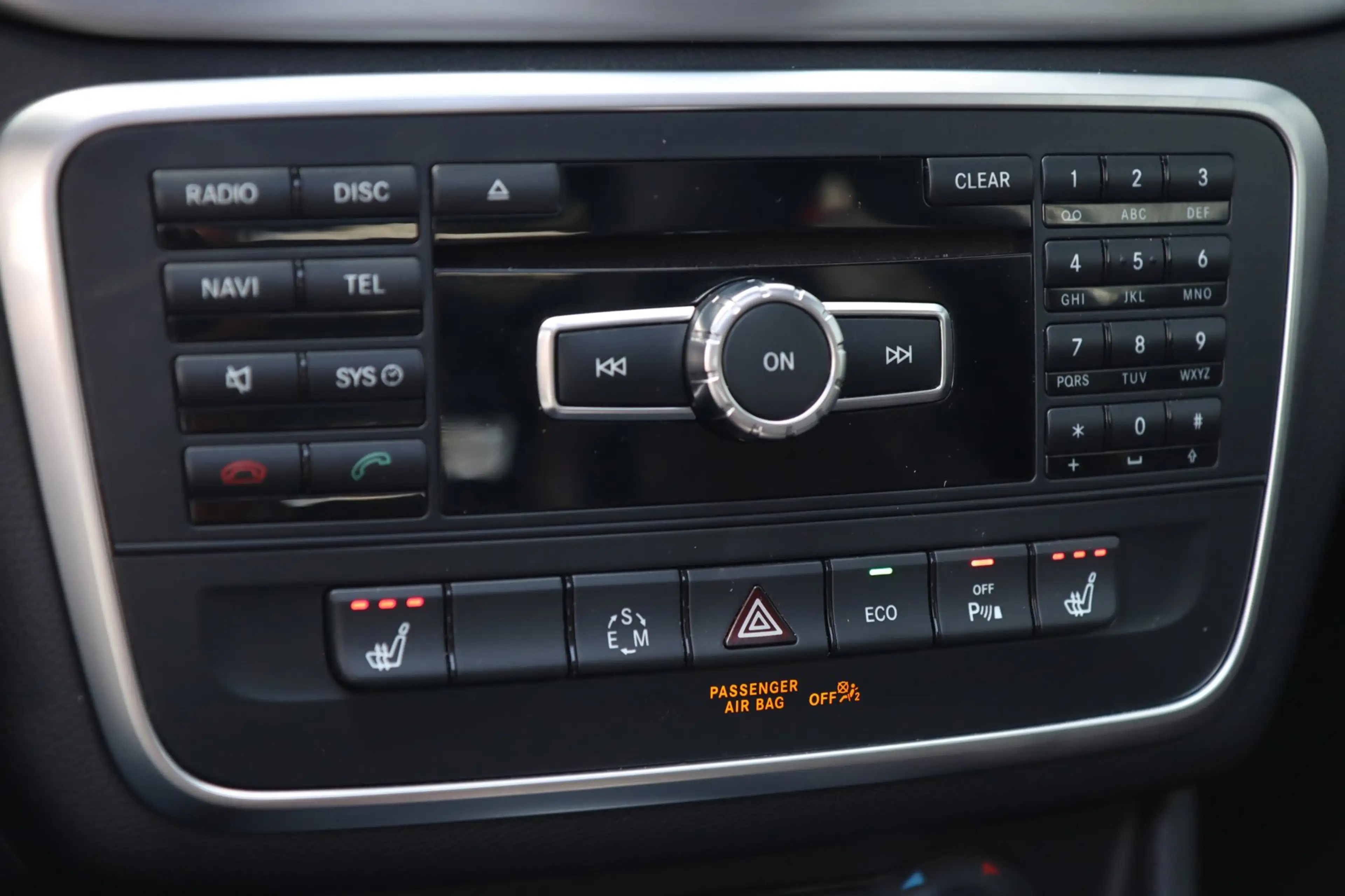 Mercedes-Benz GLA 250 Prestige / PANO / BI-XENON / LEDER / PDC V+A / STO — photo 11